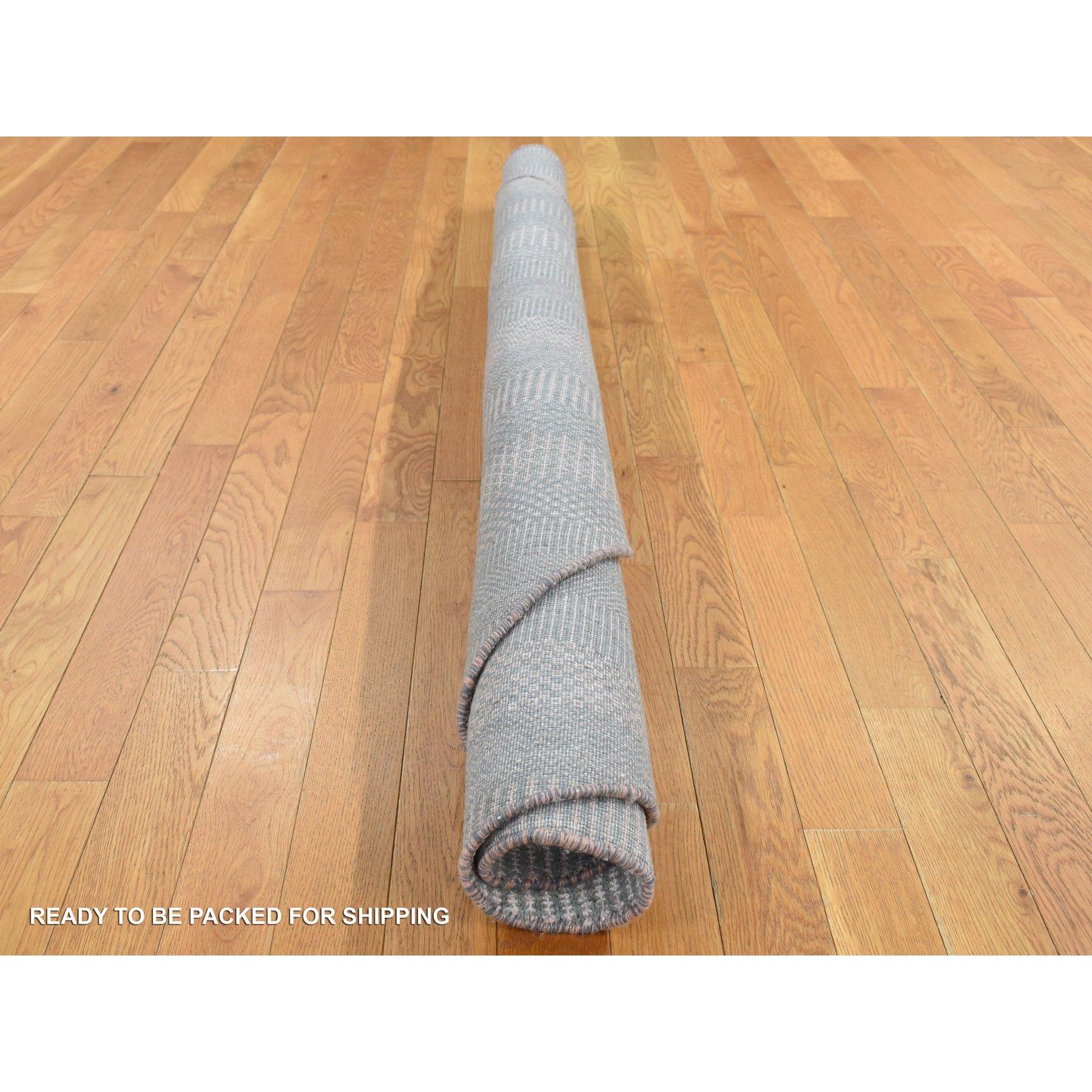 Hand-Knotted 6'x6' Cloud Gray, Wool and Silk, Grass Design, Hand Knotted, Round Rug For Sale
