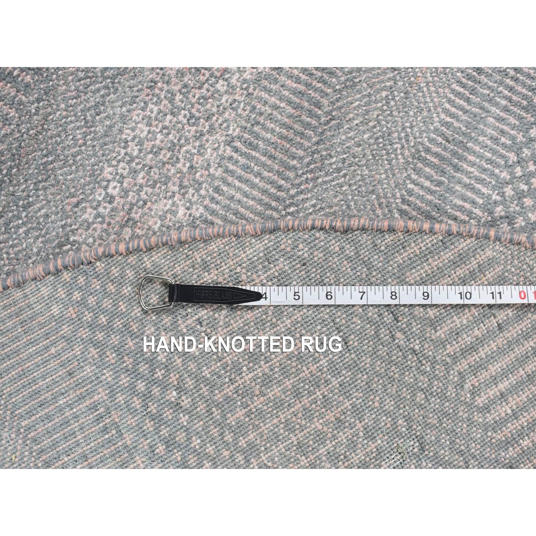 6'x6' Cloud Gray, Wool and Silk, Grass Design, Hand Knotted, Round Rug In New Condition For Sale In Carlstadt, NJ