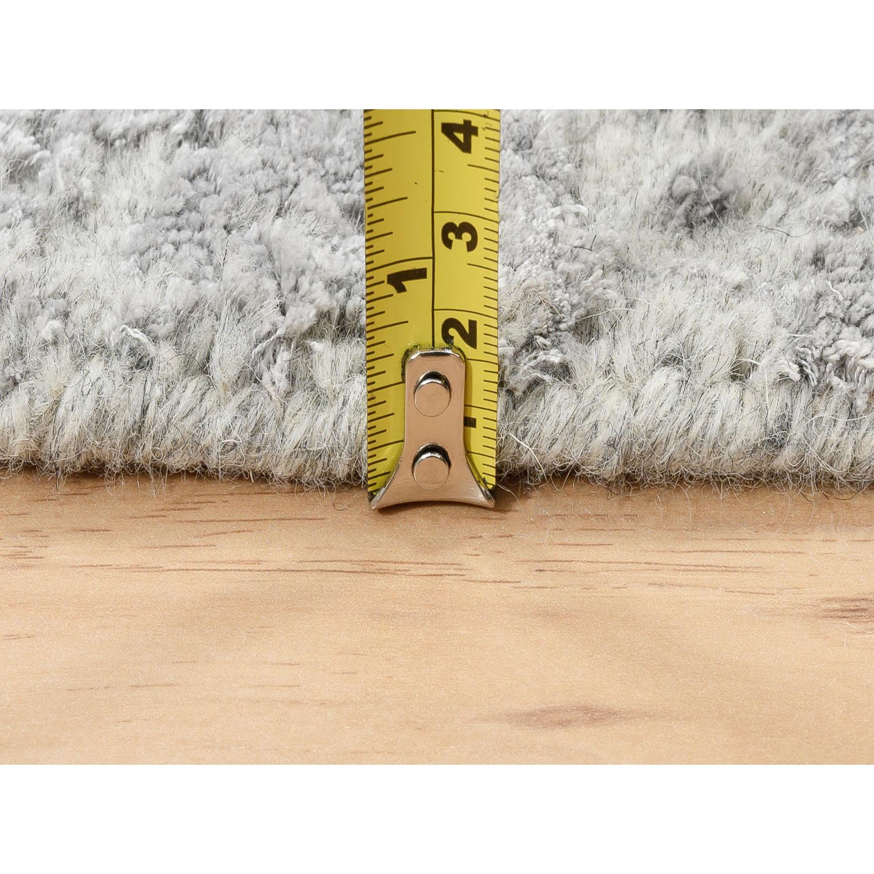 XXIe siècle et contemporain 6'x6' Tapis rond en laine et soie fine Jacquard gris tissé à la main et au design moderne en vente