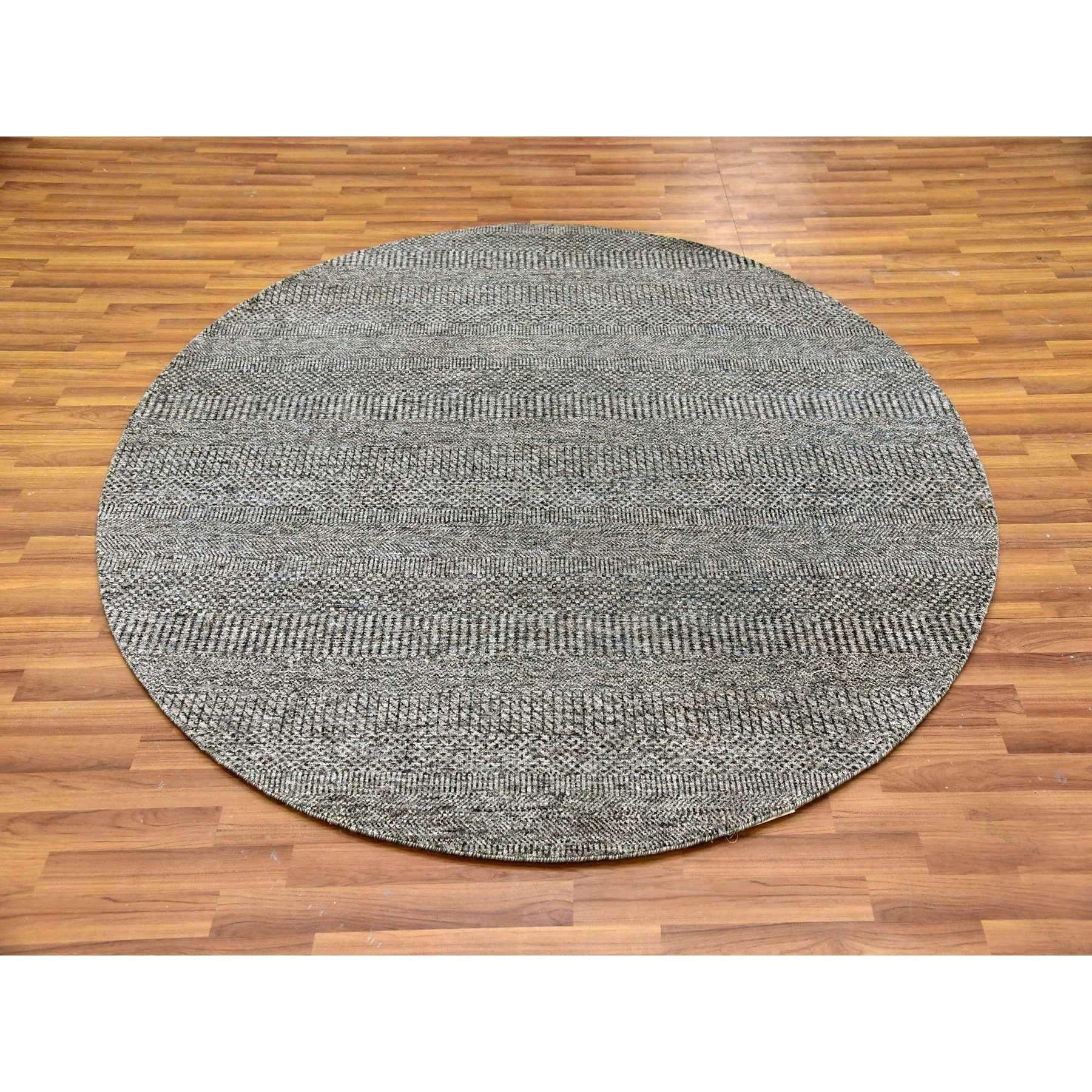 This is a truly genuine one-of-a-kind Undyed Pure Wool, Tone on Tone, Modern Grass Design, Hand Knotted, Oriental Rug. It has been Knotted for months and months in the centuries-old weaving craftsmanship techniques by artisans.
Primary materials: