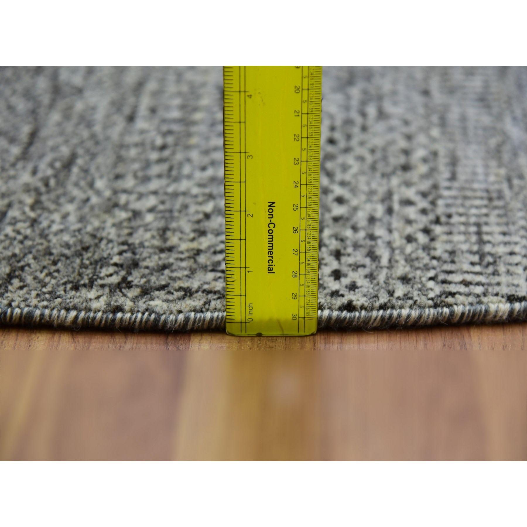 6'x6' Gauntlet Gray Hand Knotted Modern Grass Undyed Wool Round Oriental Rug im Zustand „Neu“ im Angebot in Carlstadt, NJ