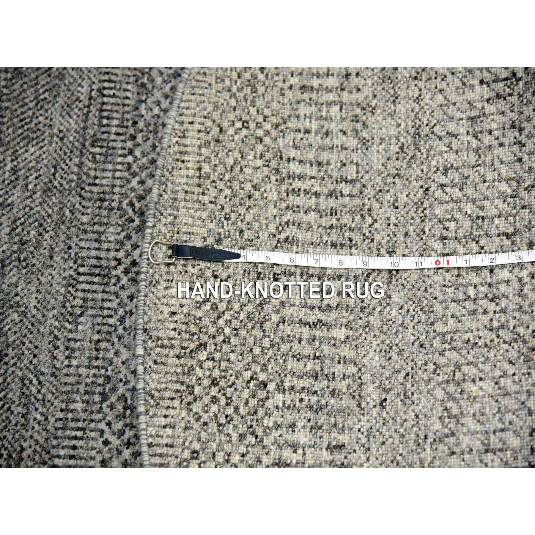 6'x6' Gauntlet Gray Hand Knotted Modern Grass Undyed Wool Round Oriental Rug (21. Jahrhundert und zeitgenössisch) im Angebot