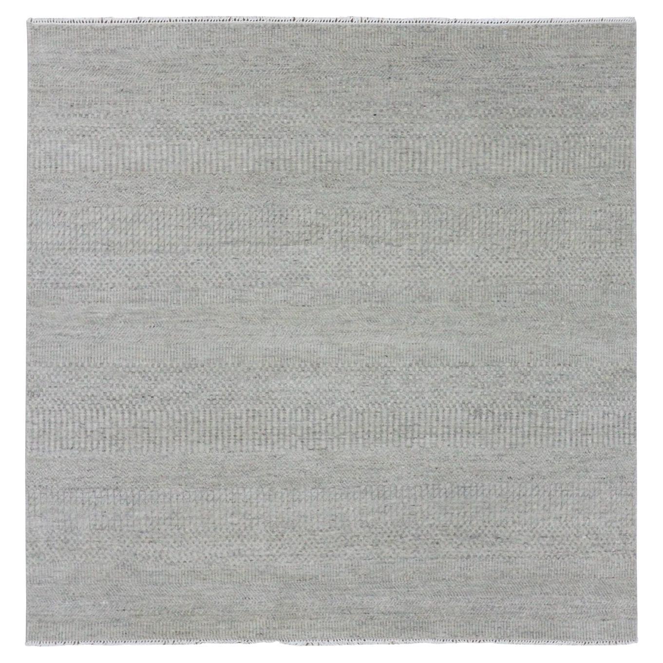 Tappeto quadrato 6'x6' Goose Gray Undyed Wool annodato a mano con un design moderno a base di erbe