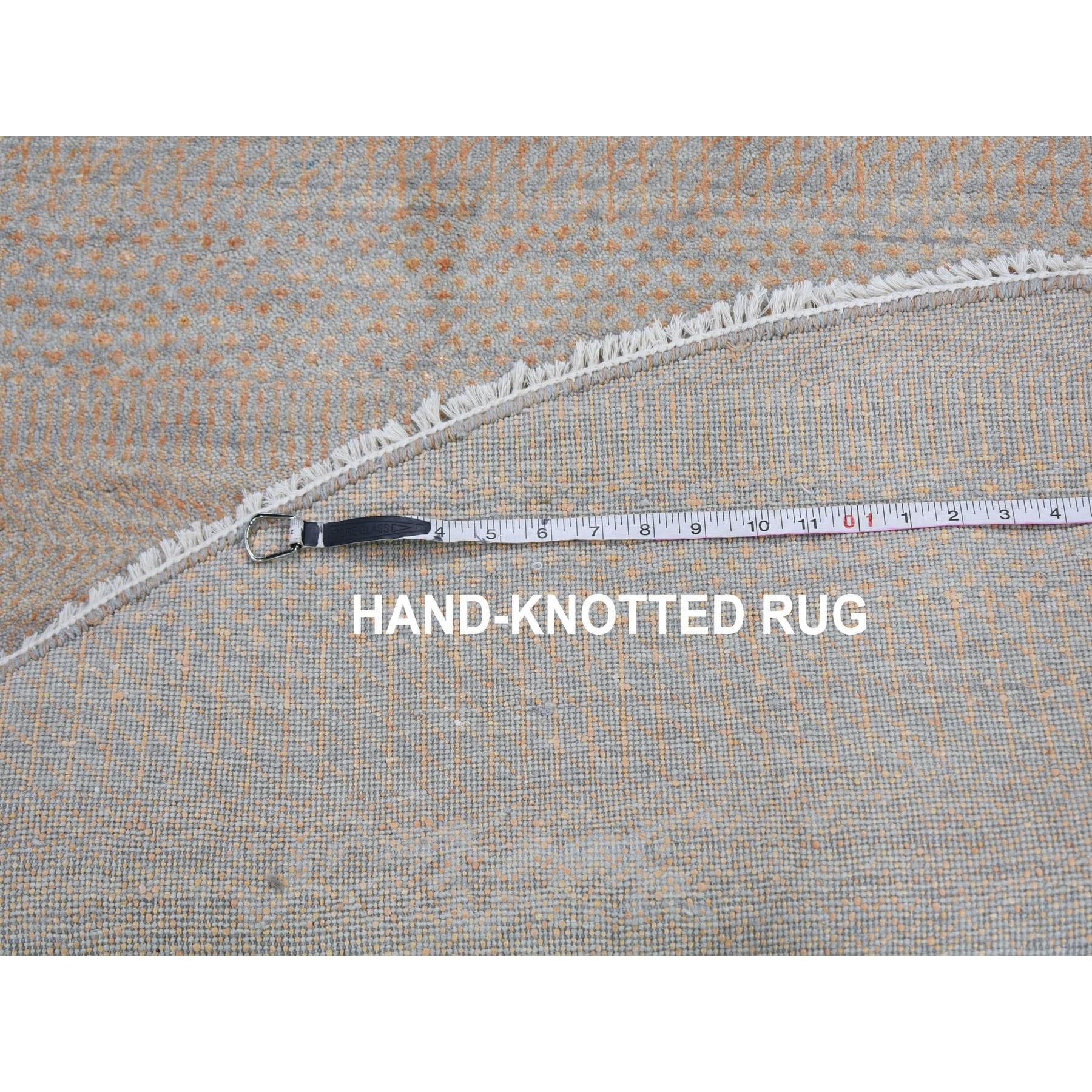 6'x6' Grau Gras Design Wolle und Seide Hand geknüpft Runde Orientteppich (21. Jahrhundert und zeitgenössisch) im Angebot