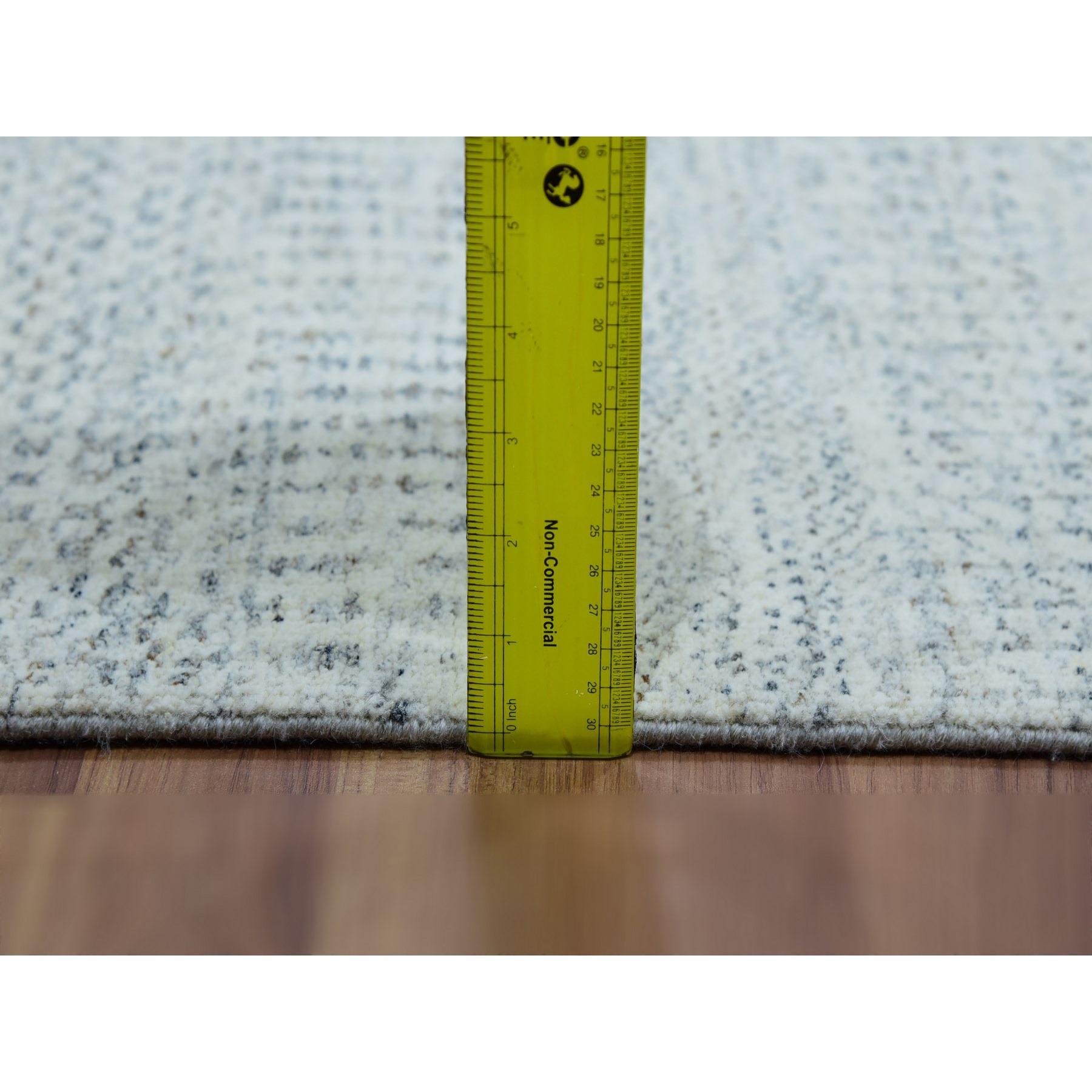 Noué à la main 6'x6' Tapis carré en laine grise nouée à la main, moderne, ton sur ton, Grass Design en vente