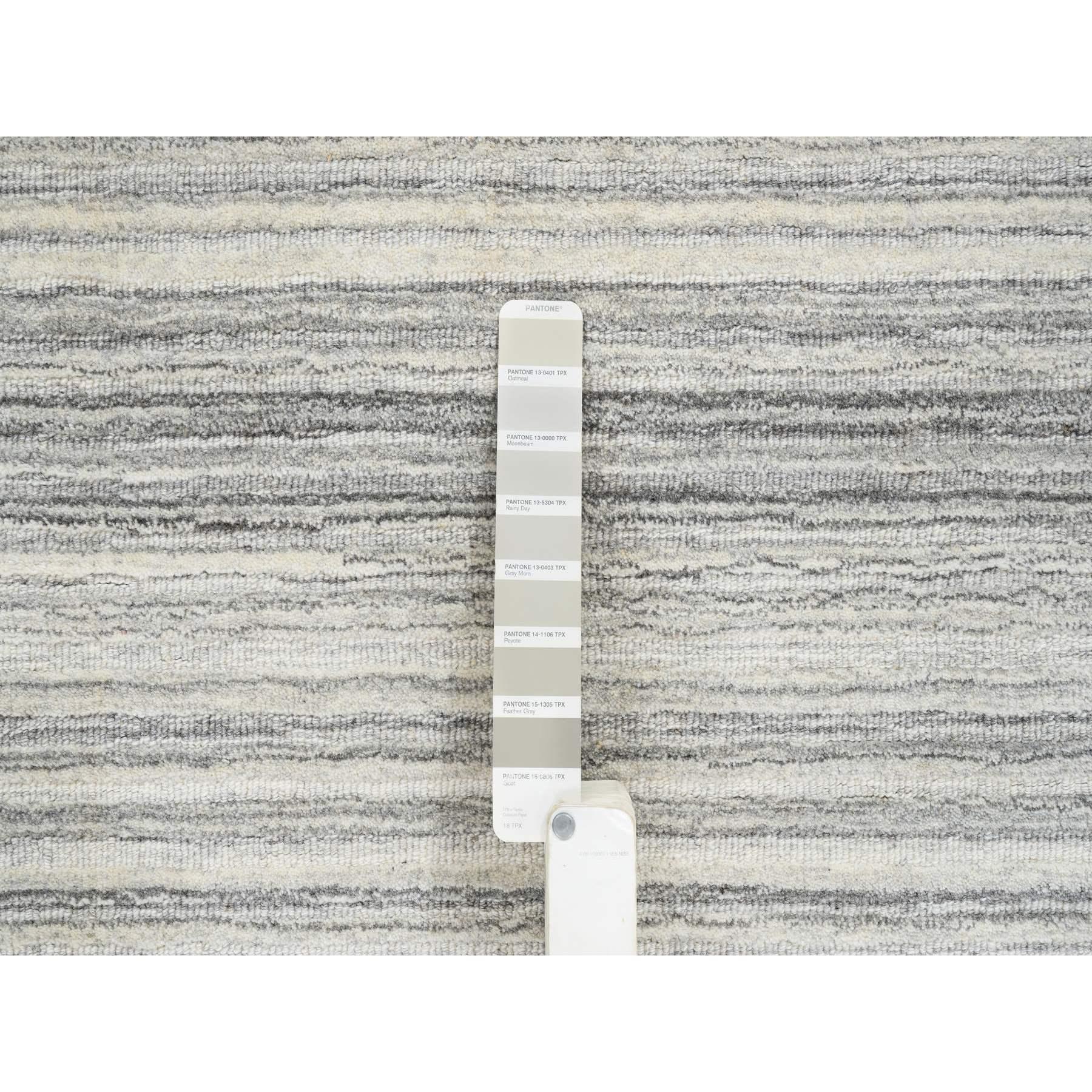 6'x6' Grau Hand gewebt ungefärbt natürliche Wolle Modern Design Runde Teppich (Indisch) im Angebot
