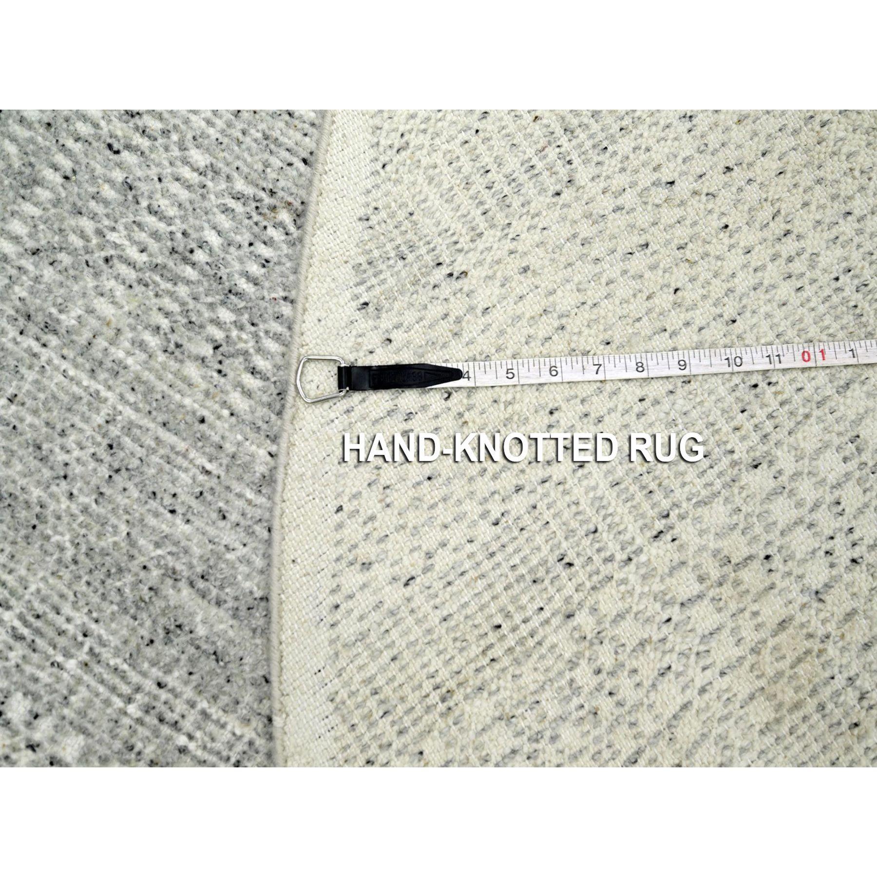 Tapis rond en laine nouée à la main 6'x6' Gris Oxidized and Distressed Grass Design Neuf - En vente à Carlstadt, NJ