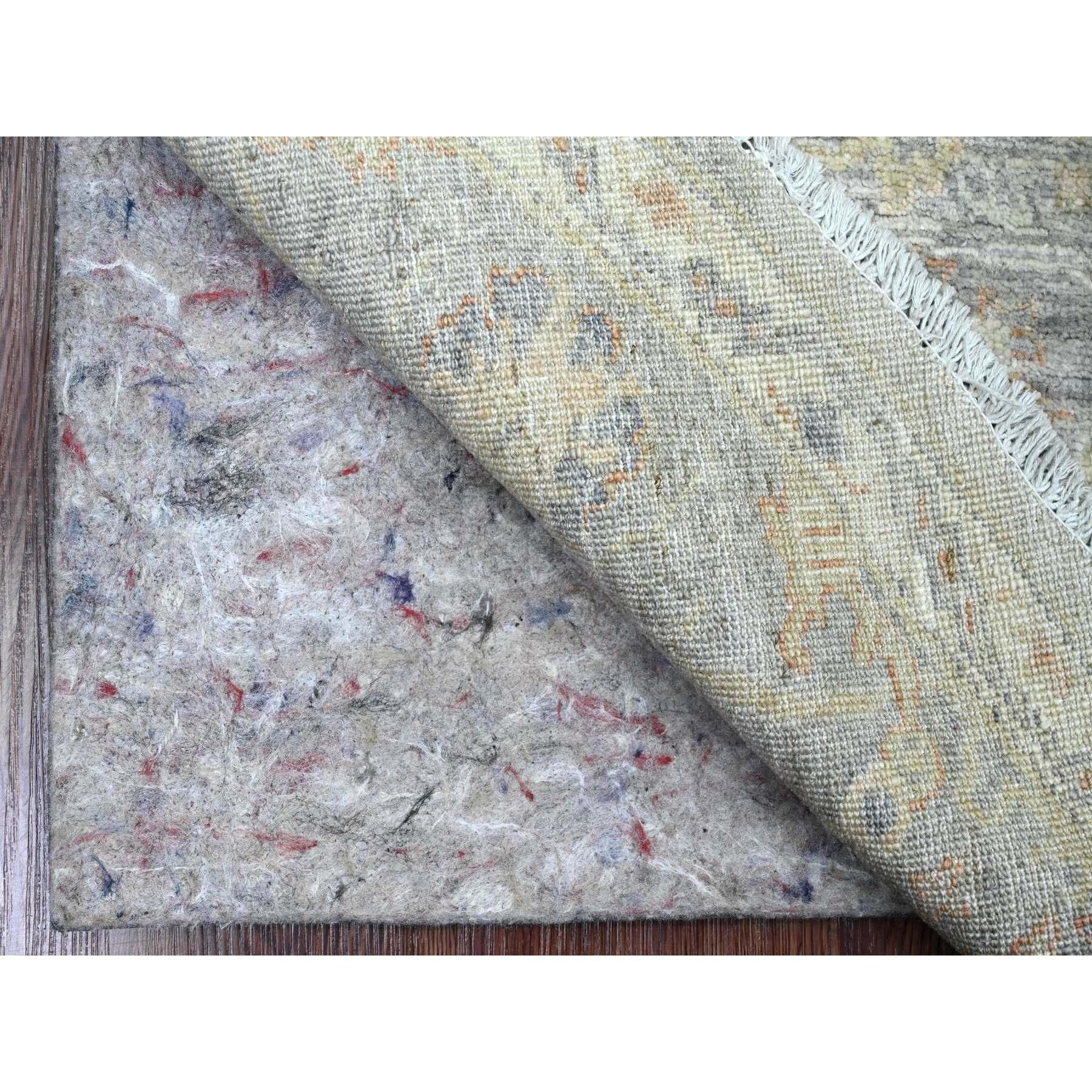 Fossilgrau, ausgewaschener Peshawar mit Ziegler Mahal Design, High Mountain Wool, handgeknüpft, dicht gewebt, rund, Orientteppich
Primäre MATERIALIEN: Wolle
Latex: Kein Flor 
Höhe: 0,25 Zoll
Stil: Transitional
Grundfarbe: Grau
Sekundärfarben: