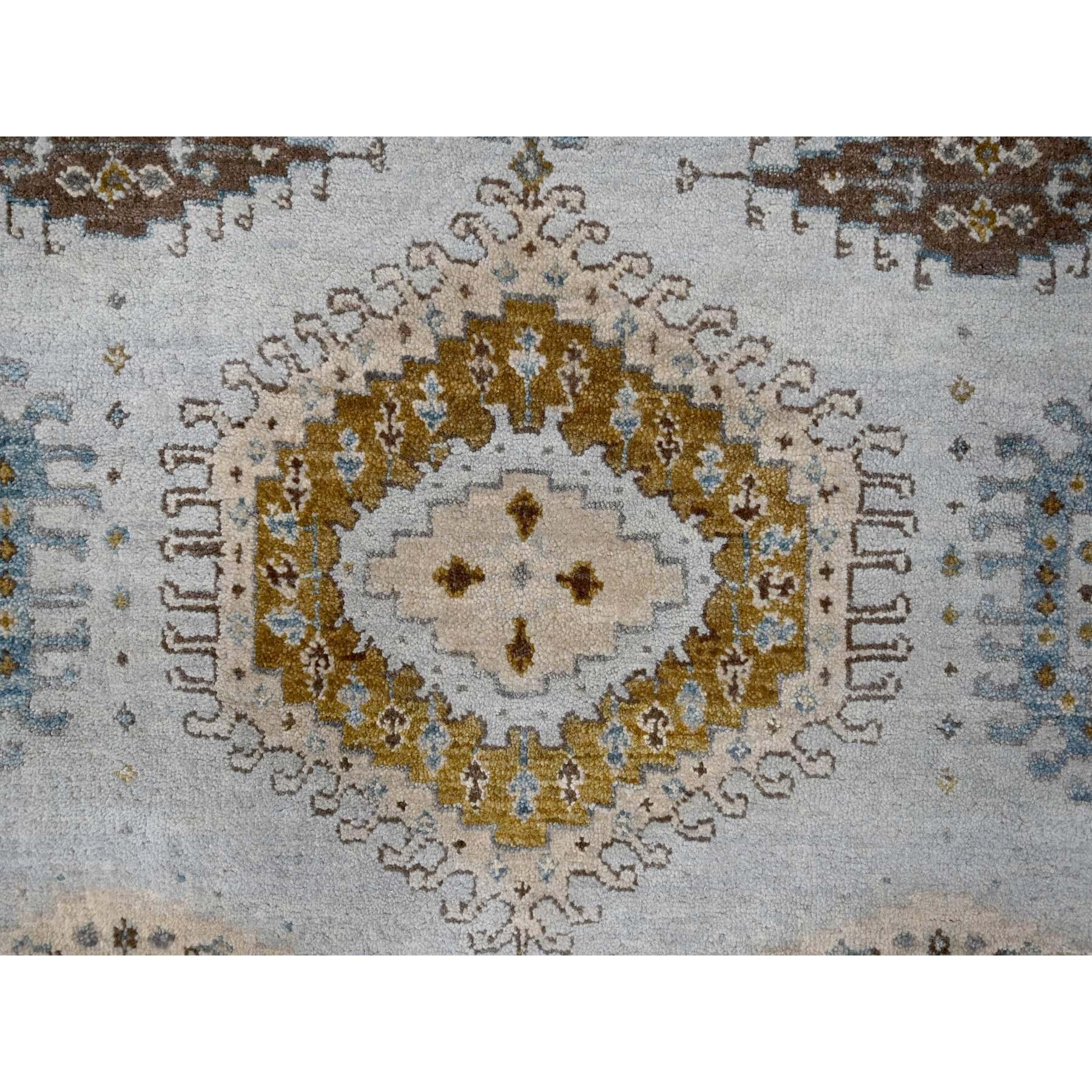 Annodato a mano Tappeto rotondo zoroastriano di ispirazione villaggio 100% lana annodato a mano 6'x6' grigio in vendita