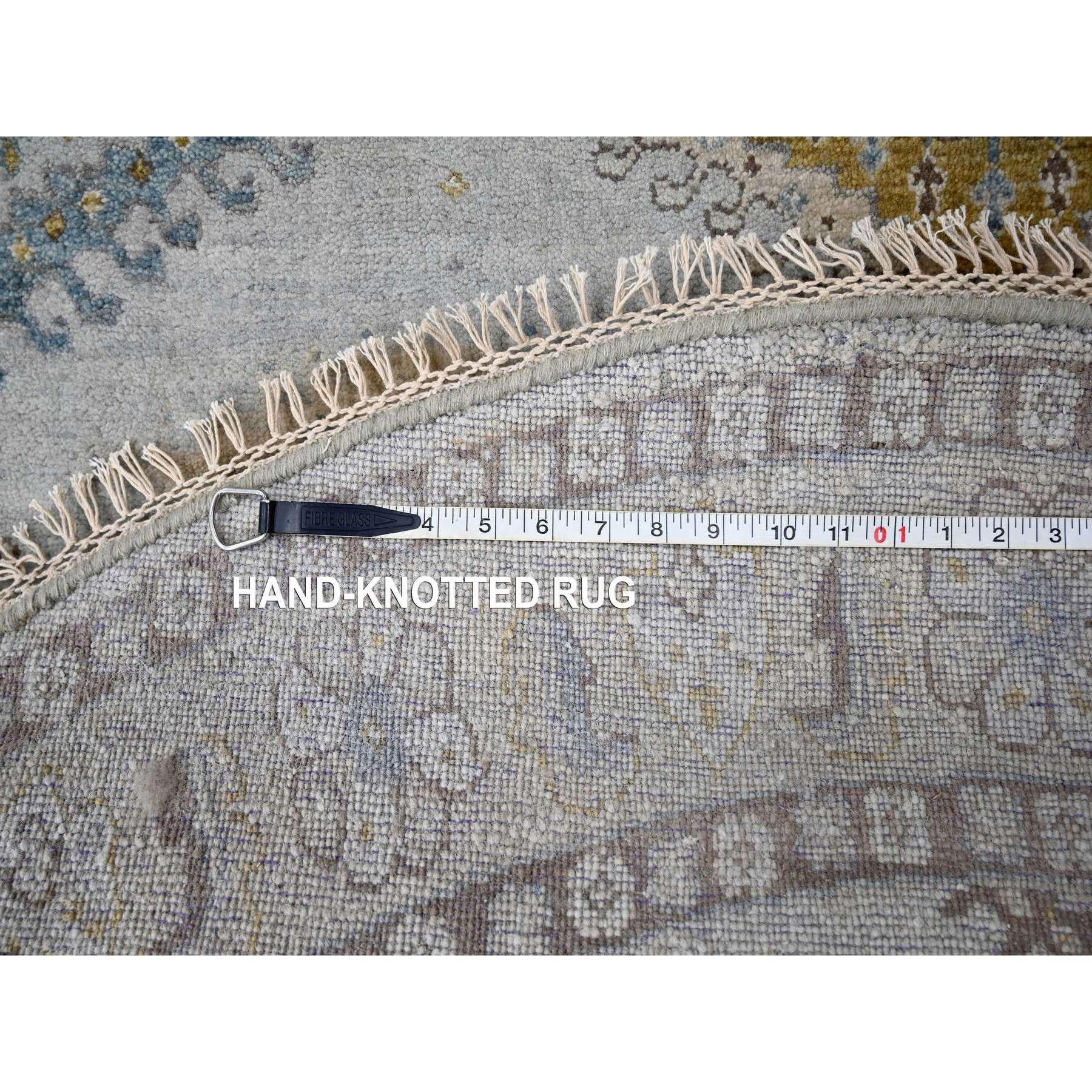 Lana Tappeto rotondo zoroastriano di ispirazione villaggio 100% lana annodato a mano 6'x6' grigio in vendita