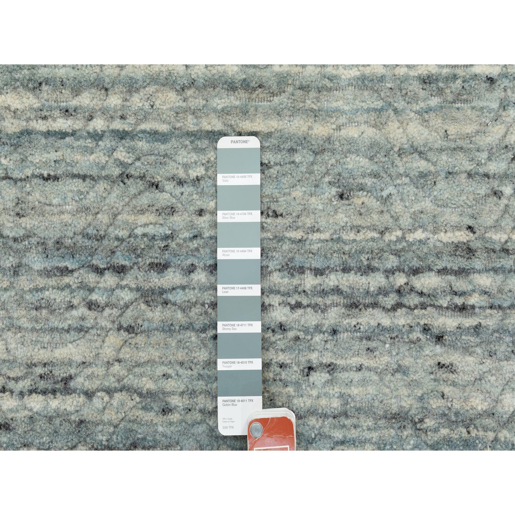 Indiano Tappeto moderno in pura lana 6'x6' verde lavorato a mano con testo variegato e disegno rotondo in vendita