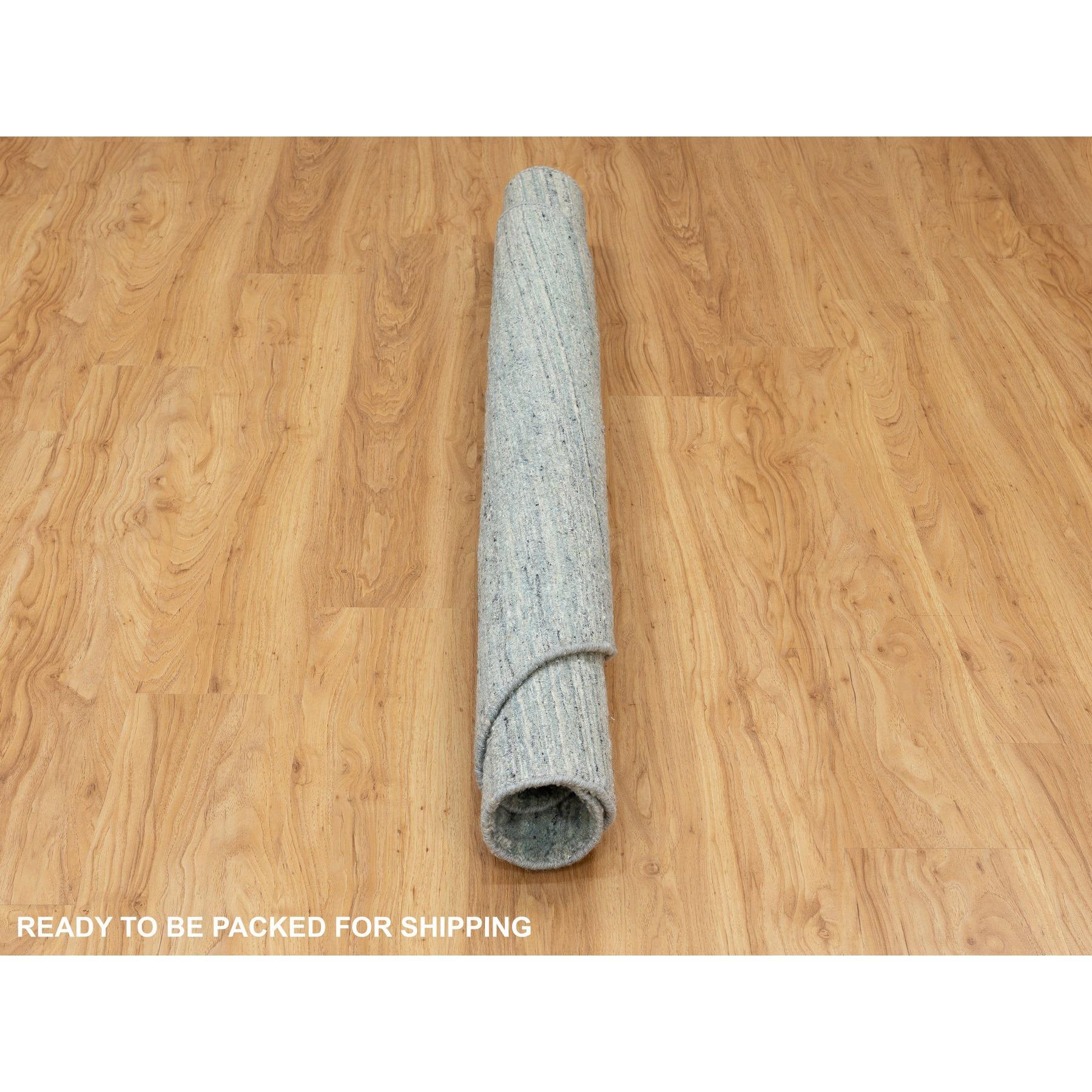 Tappeto moderno in pura lana 6'x6' verde lavorato a mano con testo variegato e disegno rotondo In condizioni Nuovo in vendita a Carlstadt, NJ