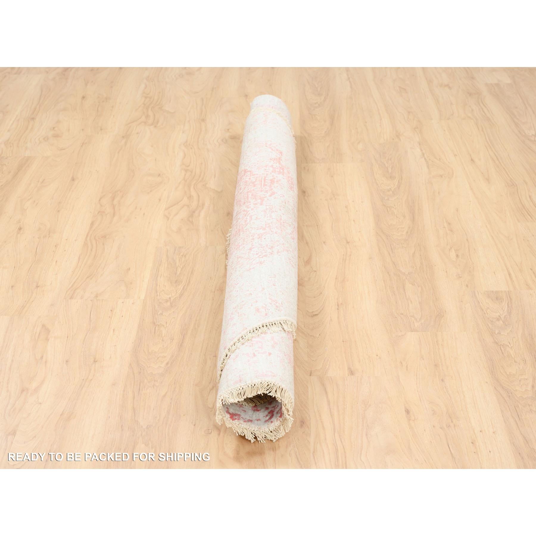 6'x6' Handgeknüpfter rosa Broken Persischer Medaillon Runder Teppich aus Wolle und reiner Seide mit Medaillon (21. Jahrhundert und zeitgenössisch) im Angebot