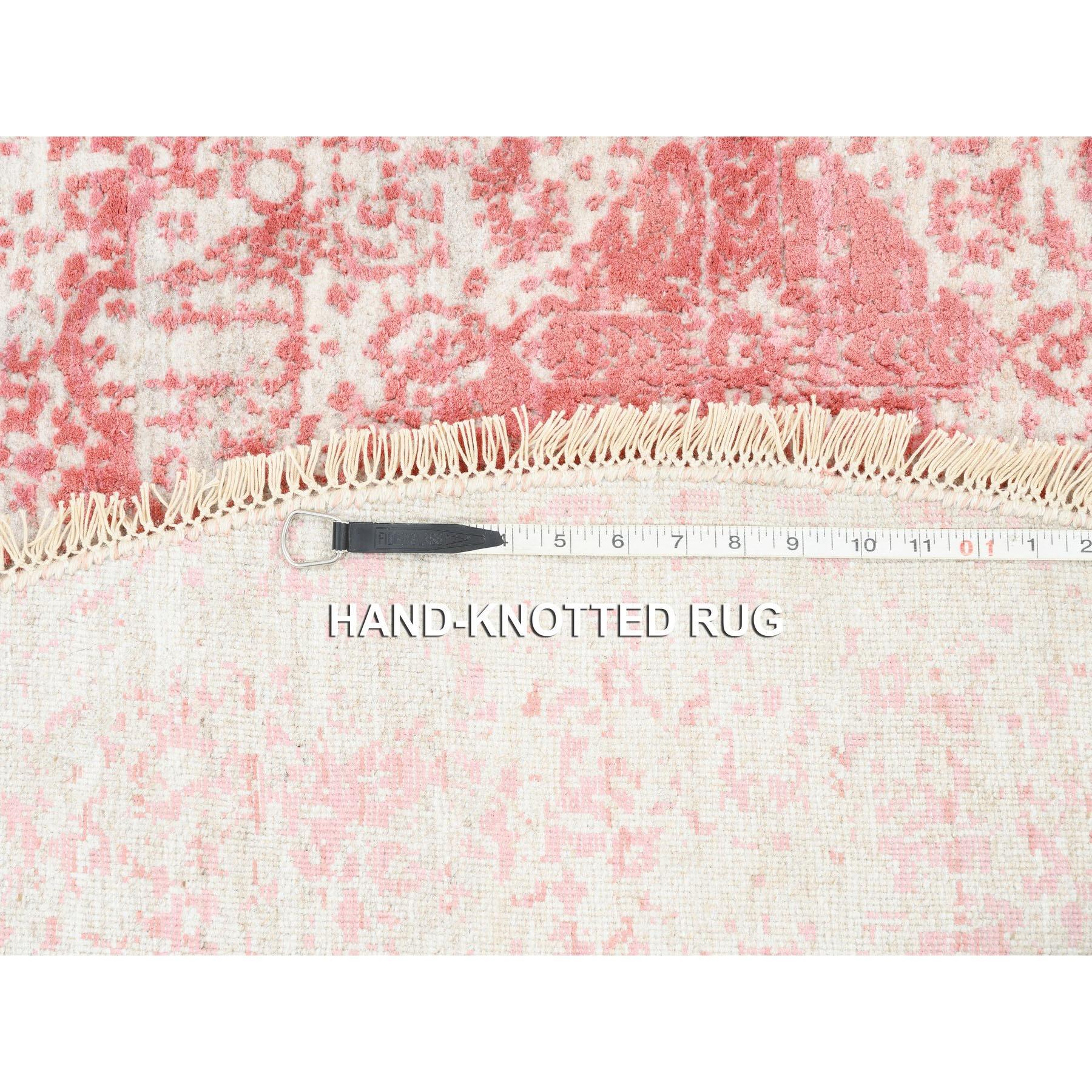 6'x6' Handgeknüpfter rosa Broken Persischer Medaillon Runder Teppich aus Wolle und reiner Seide mit Medaillon im Angebot 2
