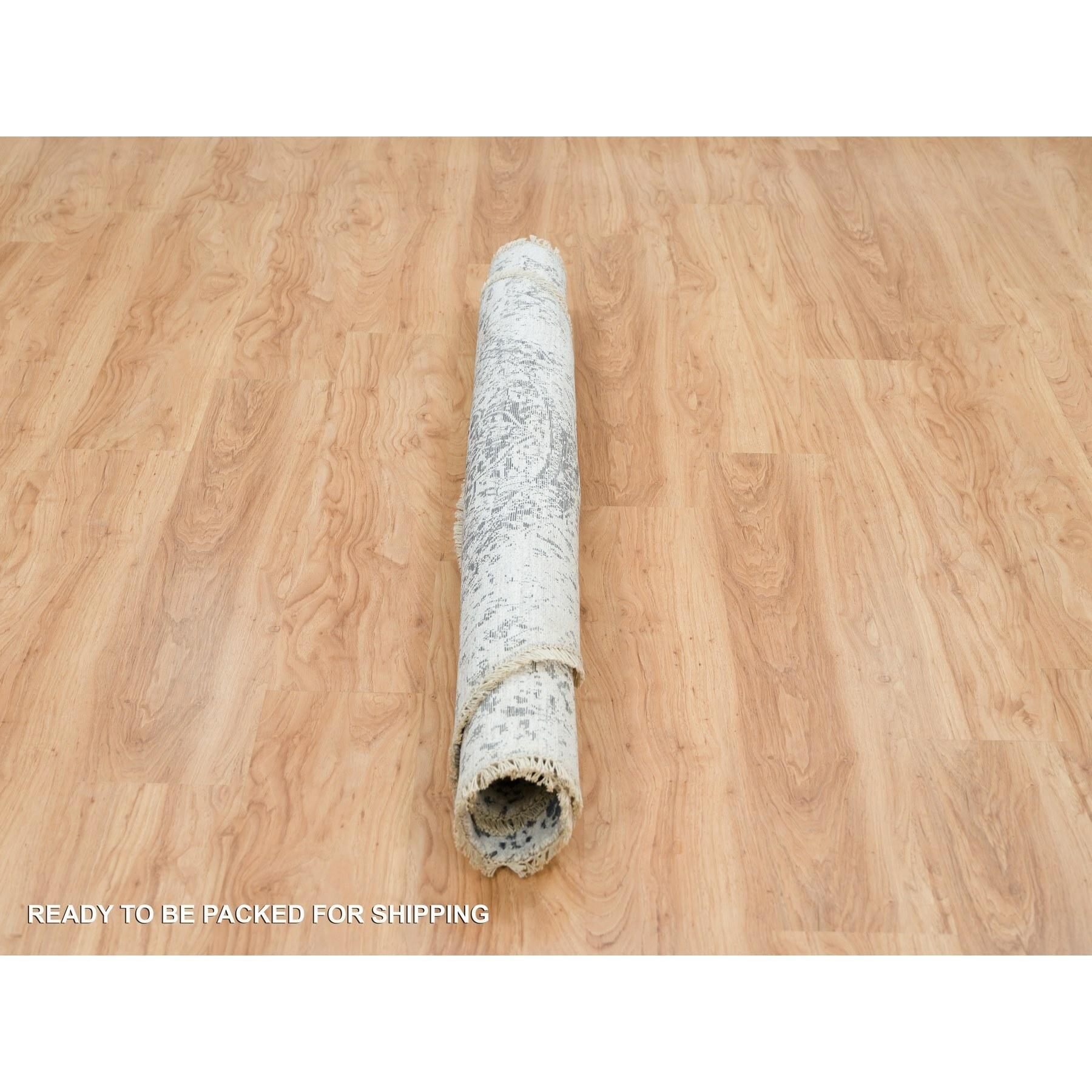 6'x6' Ice Gray Wolle und Seide Broken Design Handgeknüpfter Orientteppich (21. Jahrhundert und zeitgenössisch) im Angebot