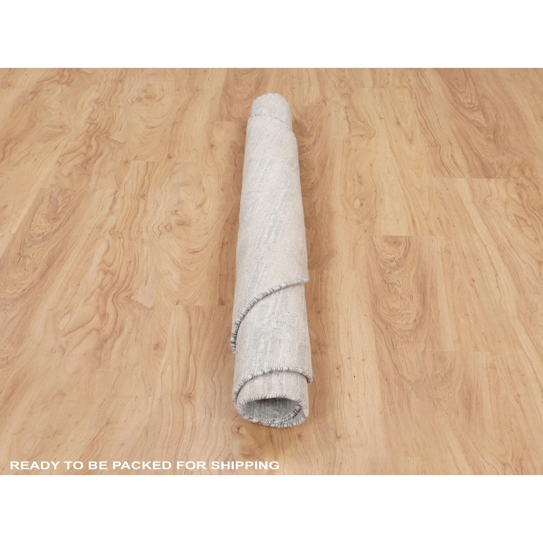 6'x6' Elfenbein handgesponnene ungefärbte natürliche Wolle Moderner runder handgeknüpfter Teppich (21. Jahrhundert und zeitgenössisch) im Angebot