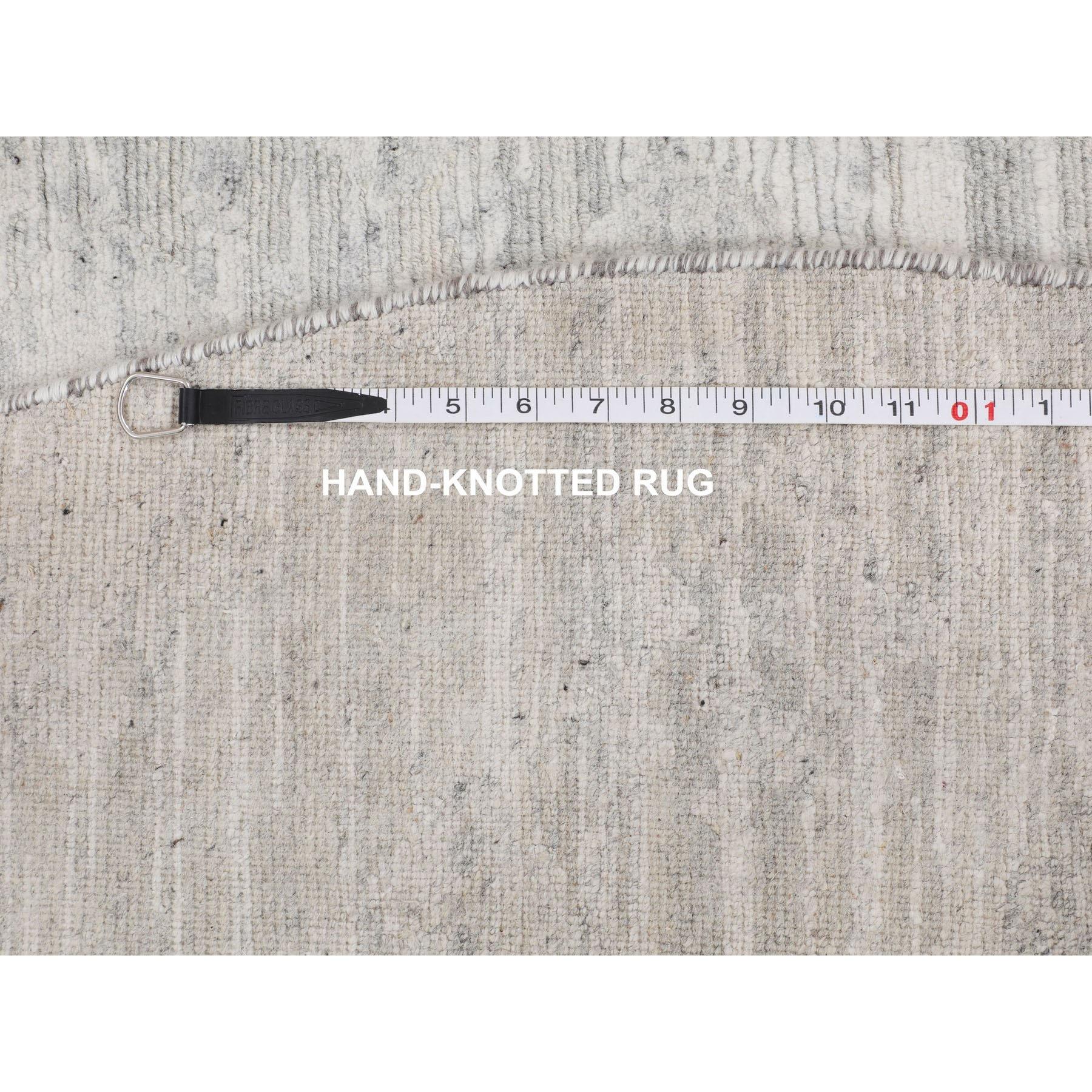 6'x6' Elfenbein handgesponnene ungefärbte natürliche Wolle Moderner runder handgeknüpfter Teppich im Angebot 2