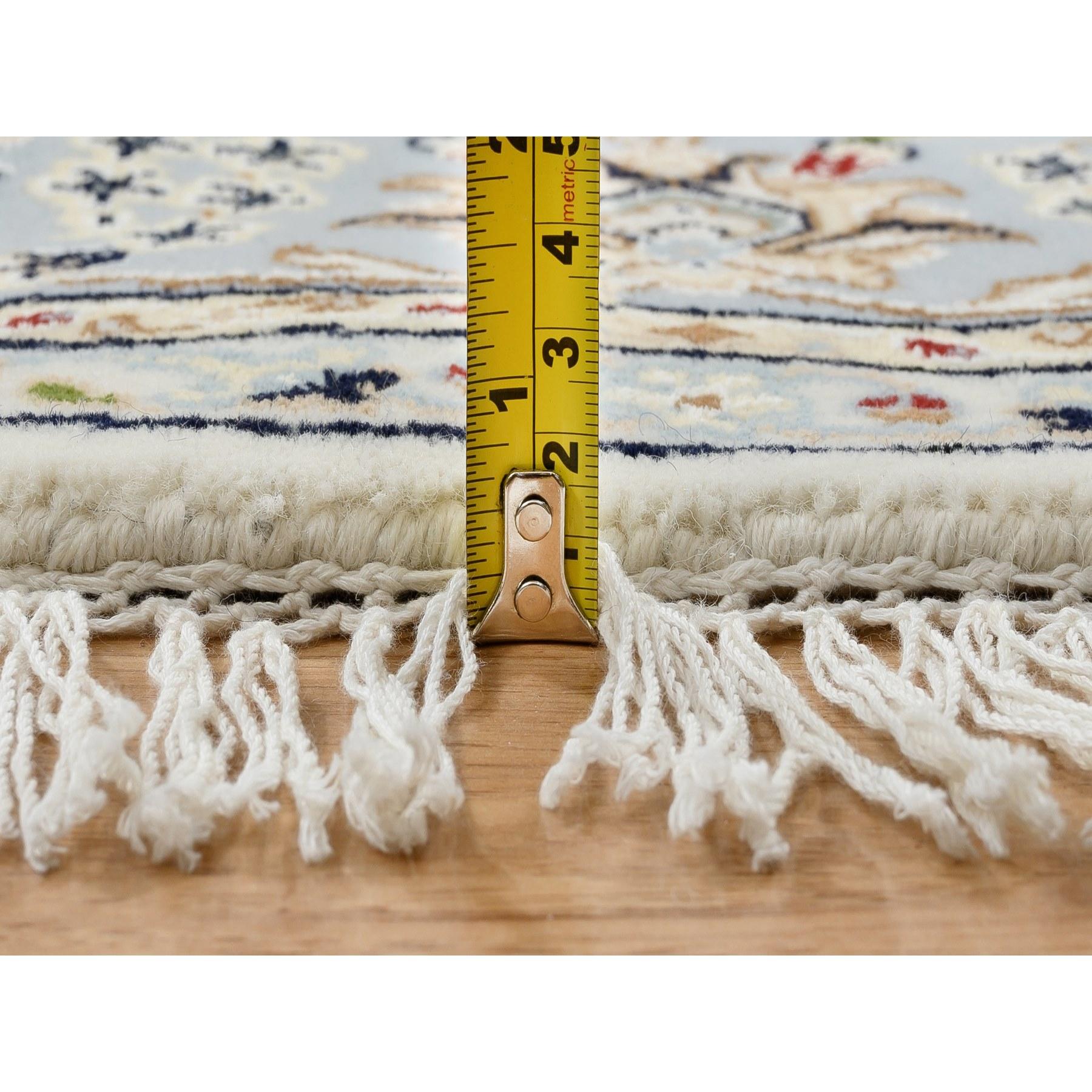 XXI secolo e contemporaneo 6'x6' Ivory Nain with Center Medallion Flower Design Tappeto in lana annodato a mano in vendita