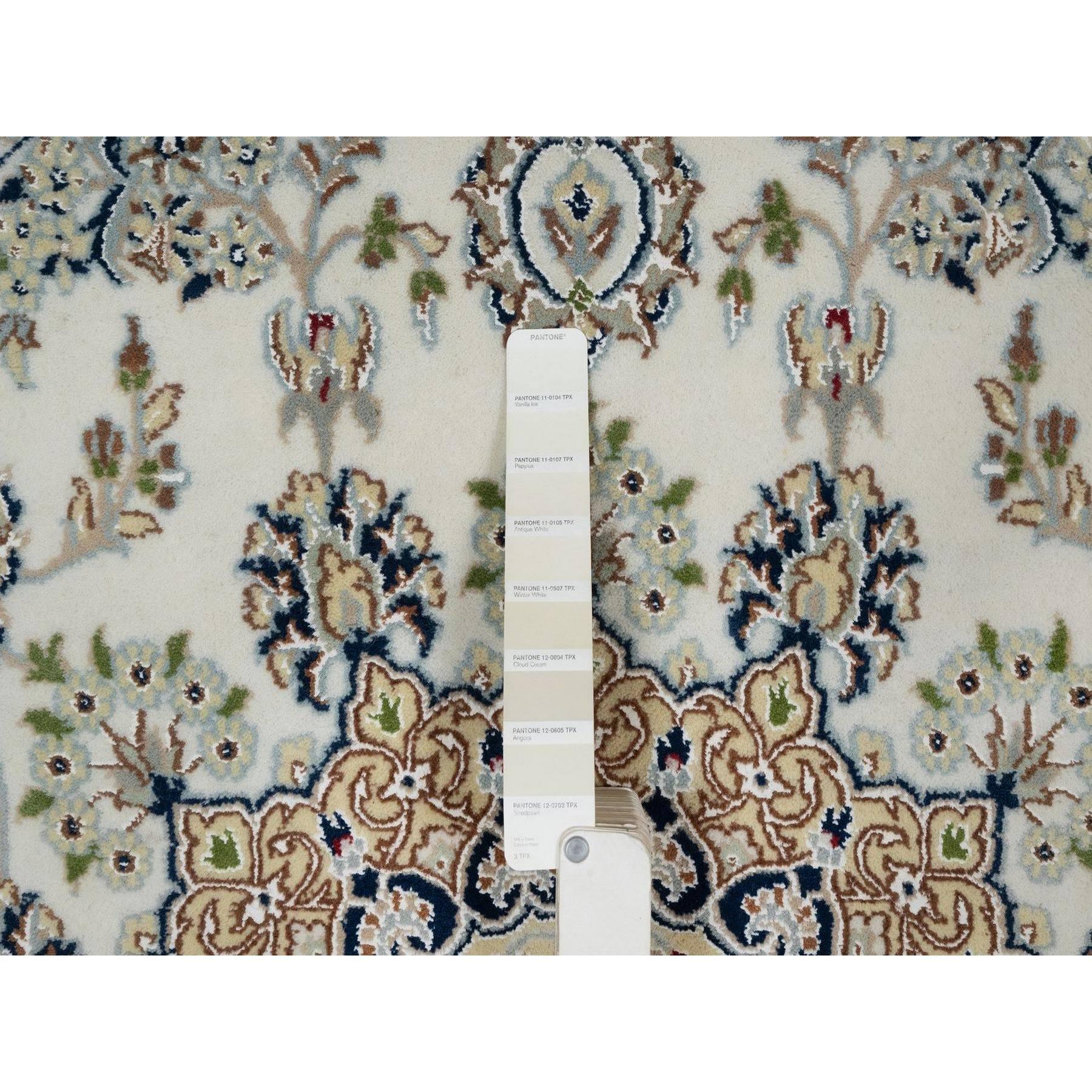 Indian 6'x6' Ivory Nain with Medallion Design Hand Knotted Wool and Silk Round Rug For Sale