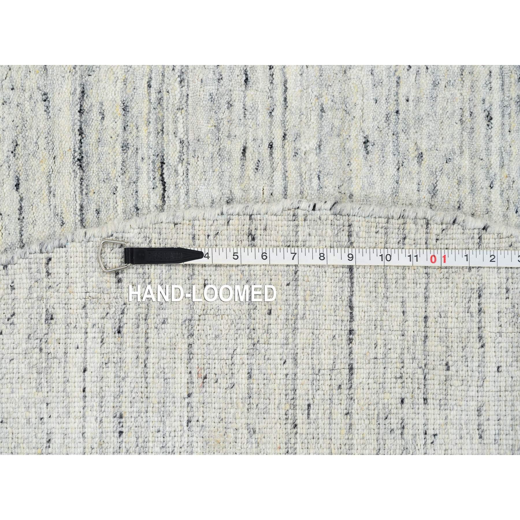 6'x6' Ivory Plain Modern Striae Design Soft Wool Hand Loomed Round Rug For Sale 2