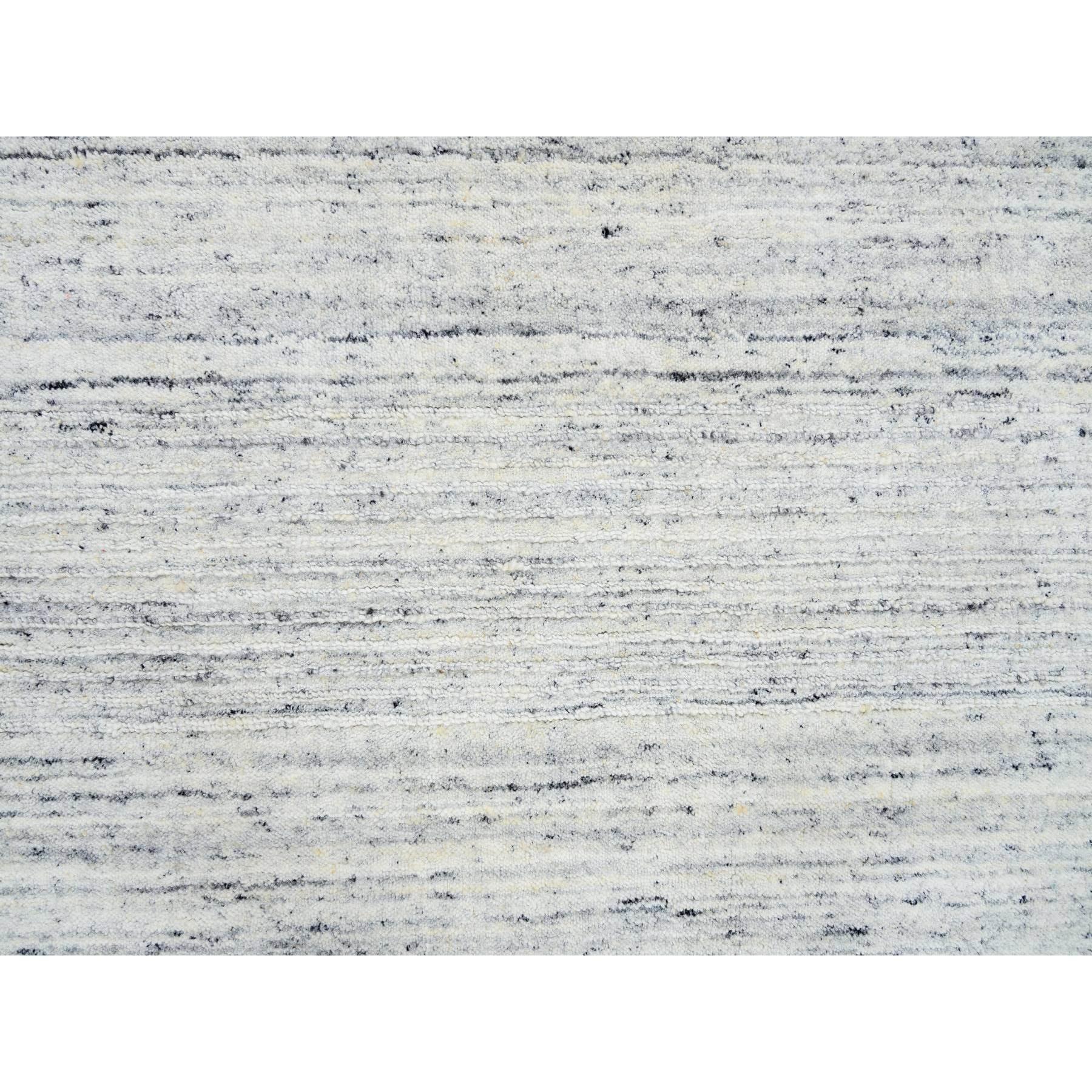 Noué à la main 6'x6' Ivory, Plain Modern Striae Design, Soft Wool Hand Loomed, Square Rug (tapis carré) en vente