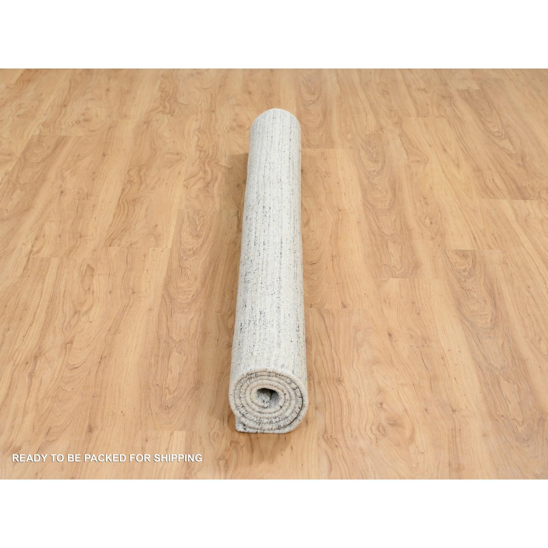 6'x6' Ivory, Plain Modern Striae Design, Soft Wool Hand Loomed, Square Rug (tapis carré) Neuf - En vente à Carlstadt, NJ