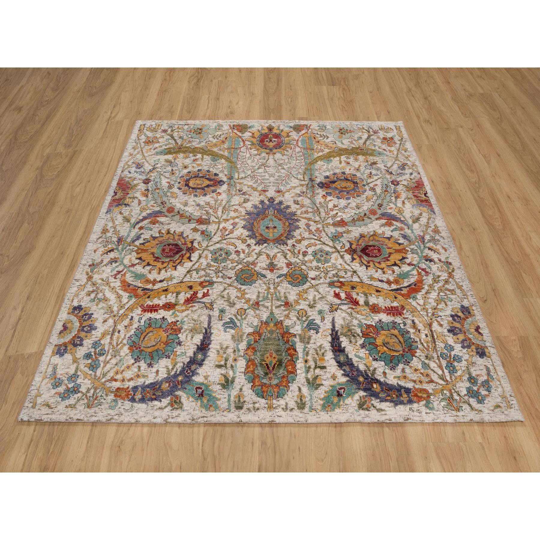 Papiro Blanco, Diseño Hoja de Hoz, Anudada a Mano, Seda con Lana Texturada, Cuadrada, Alfombra Oriental
Materiales primarios: Lana y seda
Látex: Sin pelo 
altura: 0,25 Pulgadas
Estilo: Transicional
Color principal: Marfil
Colores secundarios: Rojo,