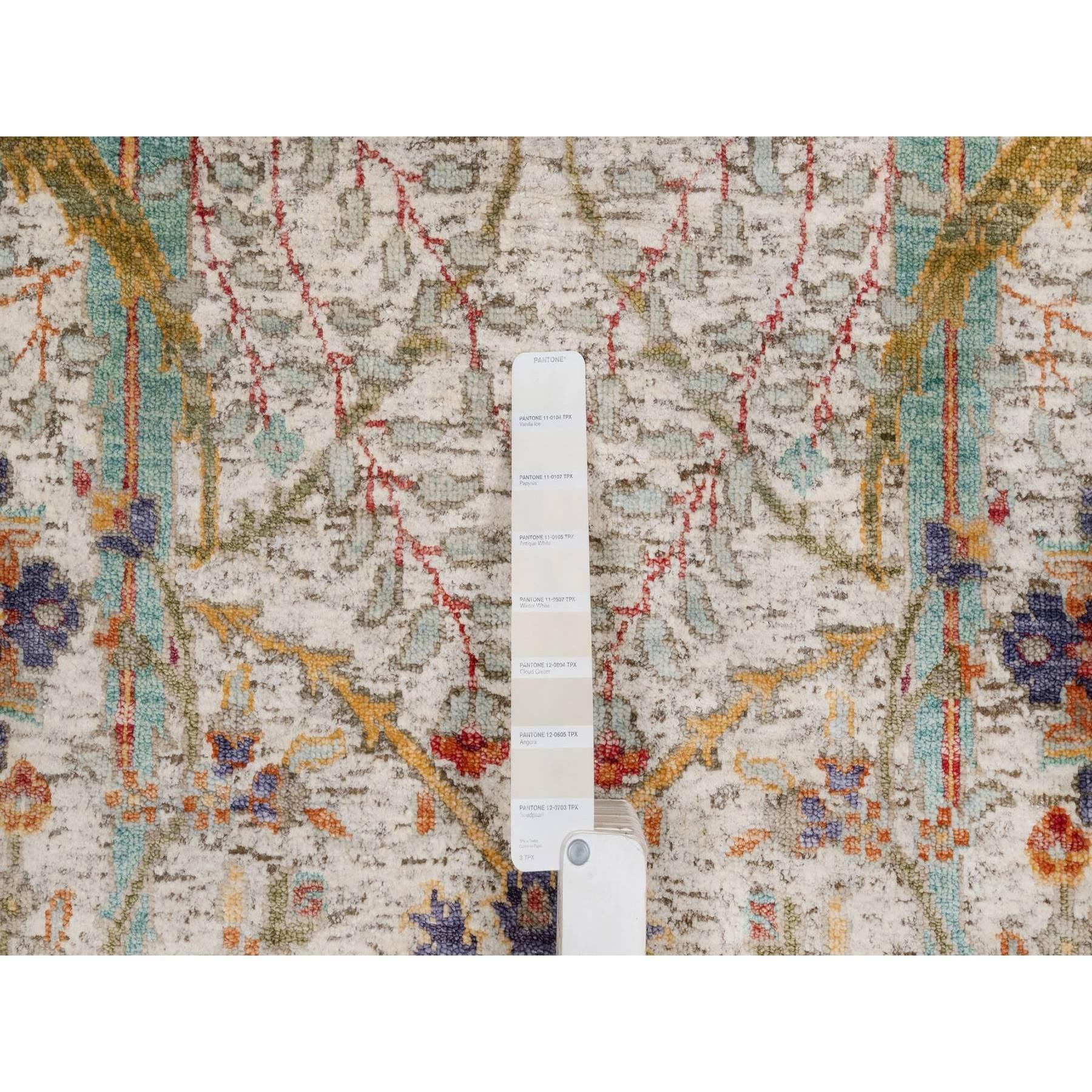 Alfombra de seda anudada a mano con textura de lana y diseño de hoja de hoz marfil de 6'x6' Indio en venta