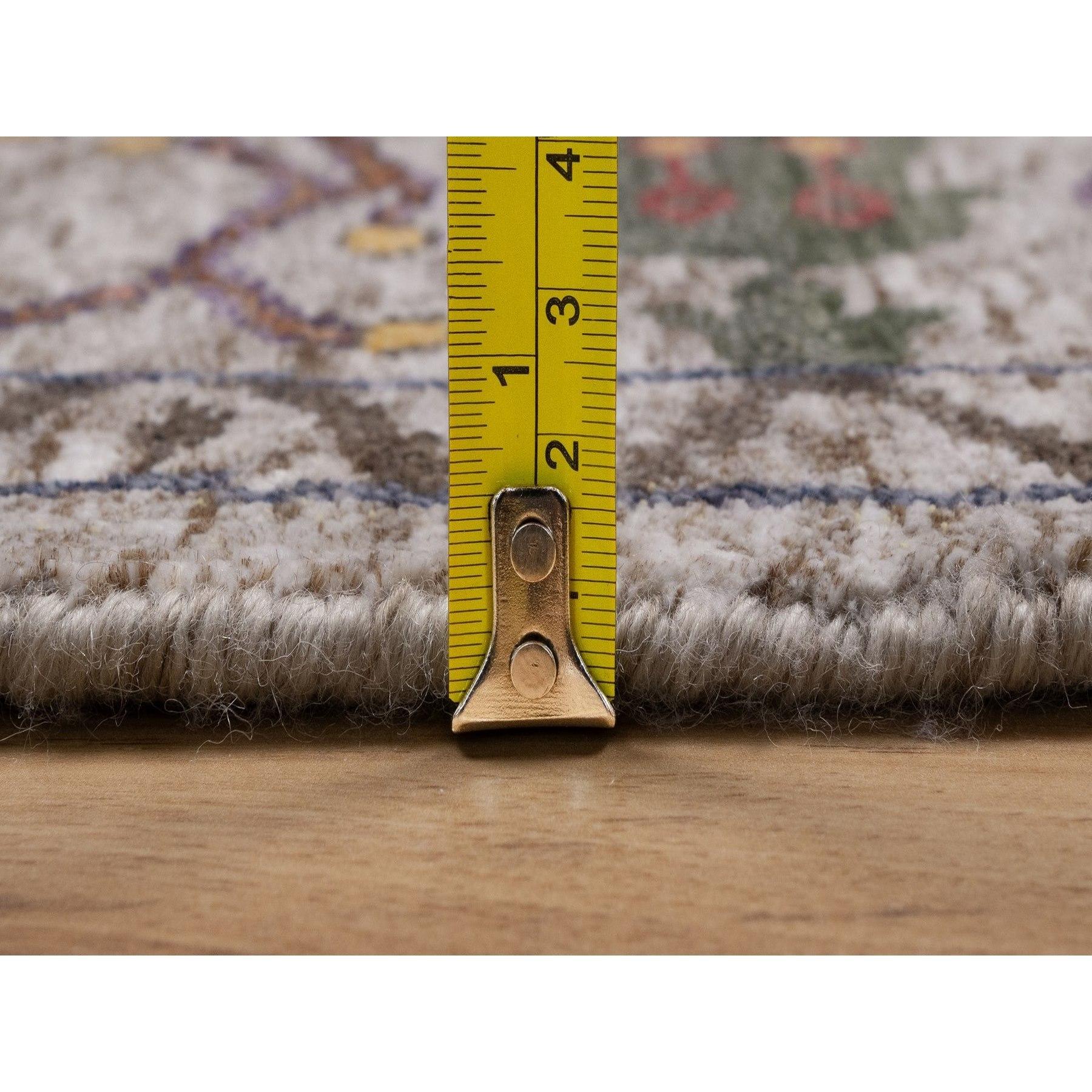 XXI secolo e contemporaneo Tappeto rotondo in lana e seta annodato a mano 6'x6' avorio con design a vaso marrone in vendita