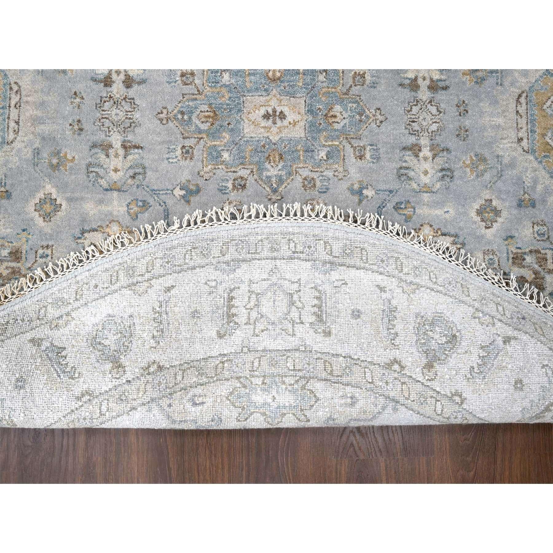 Médiéval 6'x6' Lavender Gray Hand Knotsted Karajeh Geometric Medallion Wool Round Rug (tapis rond en laine à médaillons géométriques) en vente