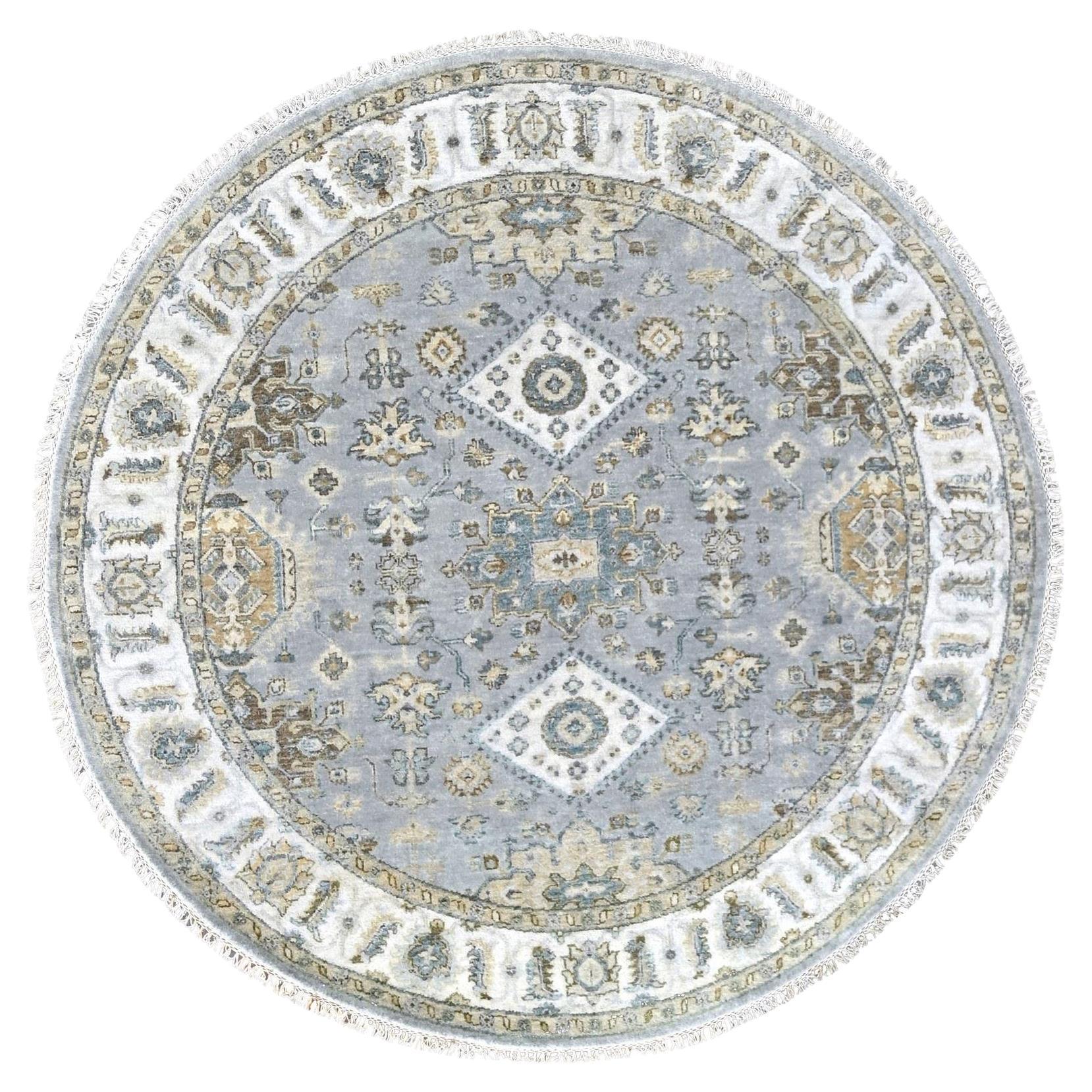 6'x6' Lavender Gray Hand Knotsted Karajeh Geometric Medallion Wool Round Rug (tapis rond en laine à médaillons géométriques)