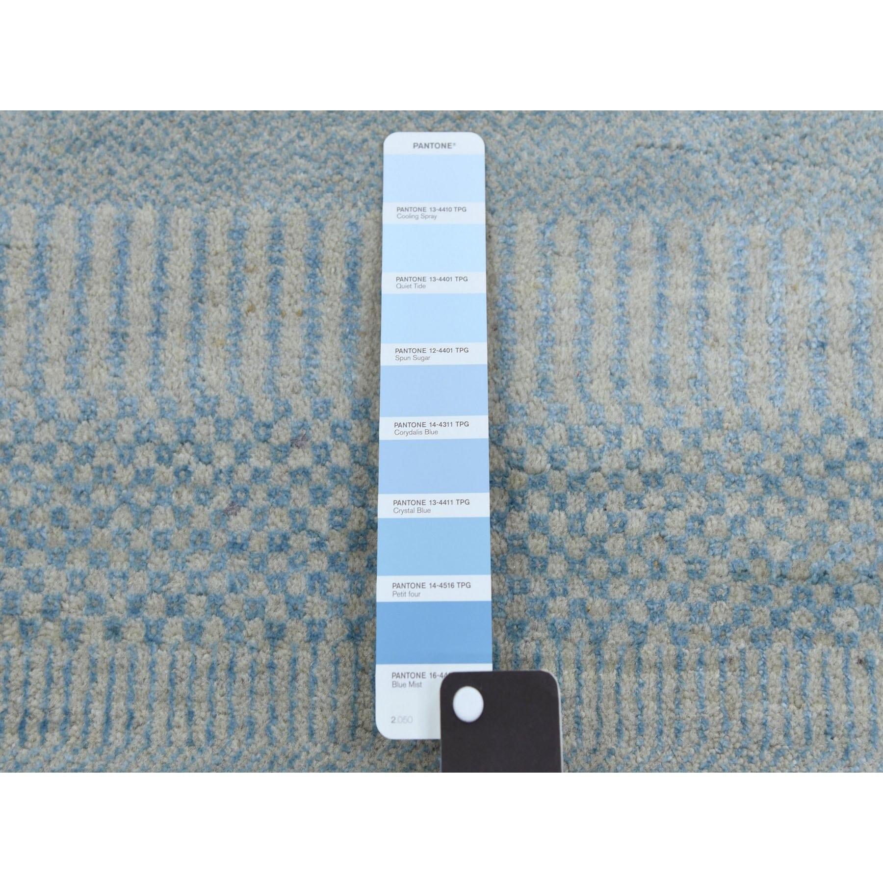 Hand-Knotted 6'x6' Light Blue Wool and Silk Hand Knotted Modern Grass Design Round Rug For Sale
