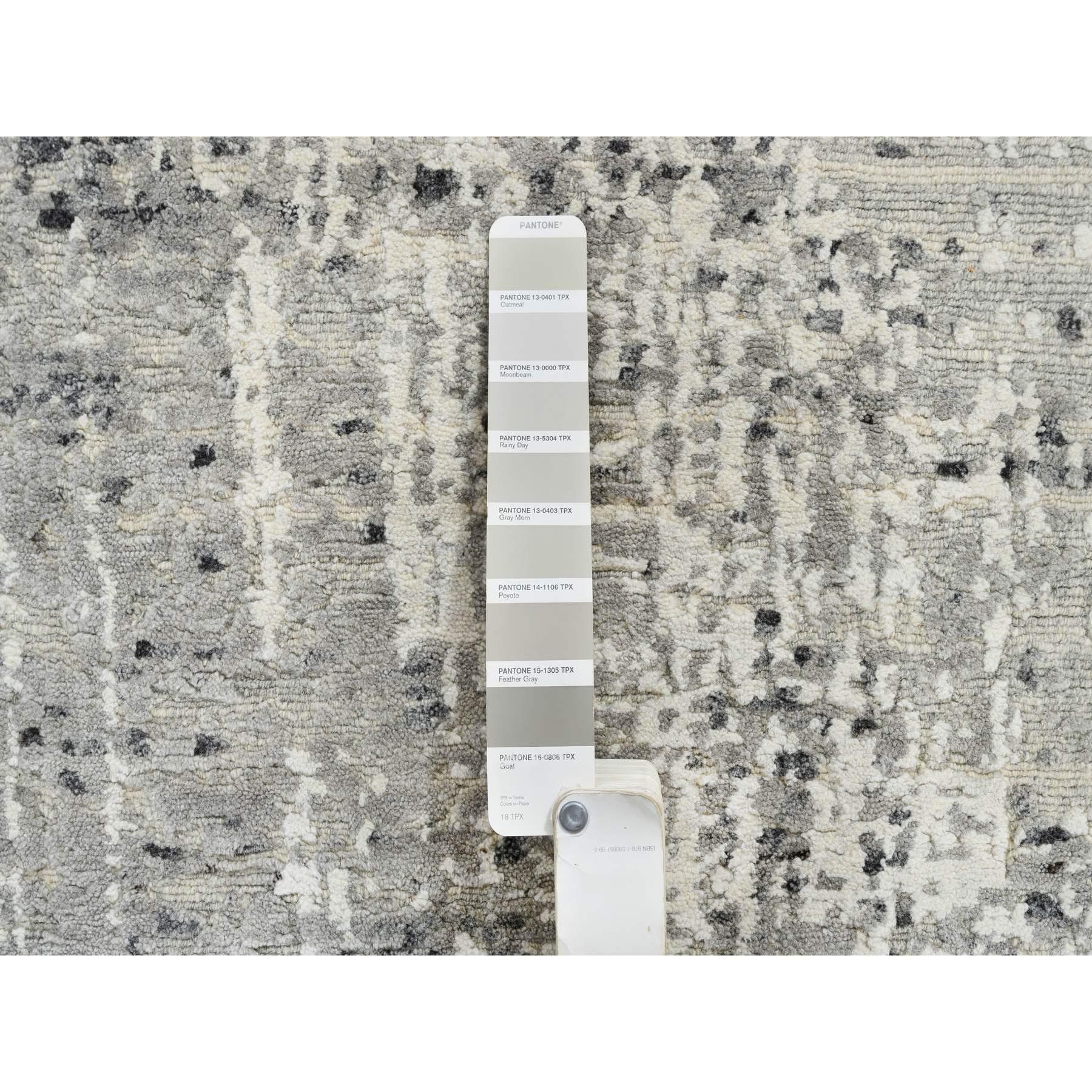 6'x6' Hellgrauer, moderner, handgeknüpfter runder Teppich aus Naturwolle, handgeknüpft (Indisch) im Angebot