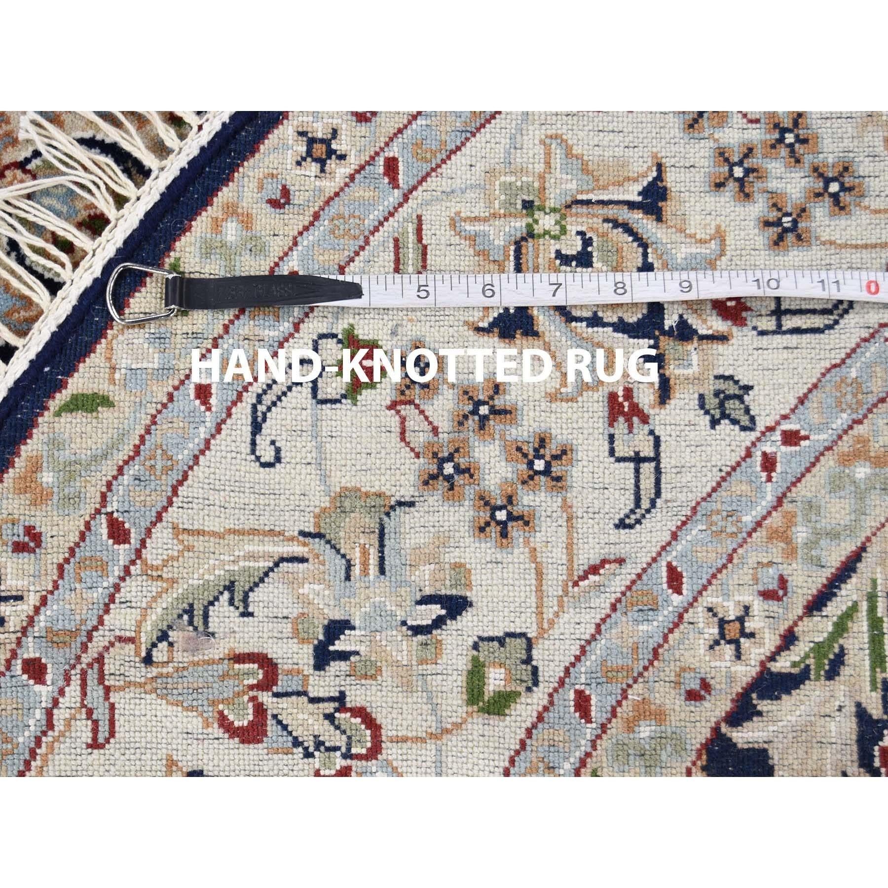 Alfombra Redonda Anudada a Mano de Lana Pura con Diseño Floral Medallón Nain Azul Medianoche 6'x6' Siglo XXI y contemporáneo en venta