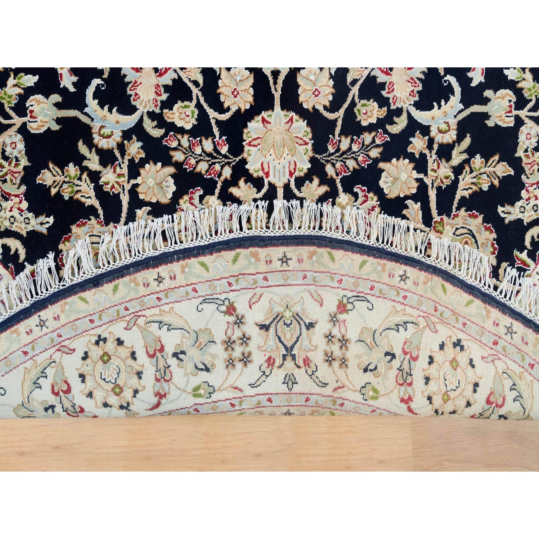 Médiéval 6'x6' Tapis rond bleu nuit en laine douce nouée à la main Nain Design/One 250 KPSI en vente