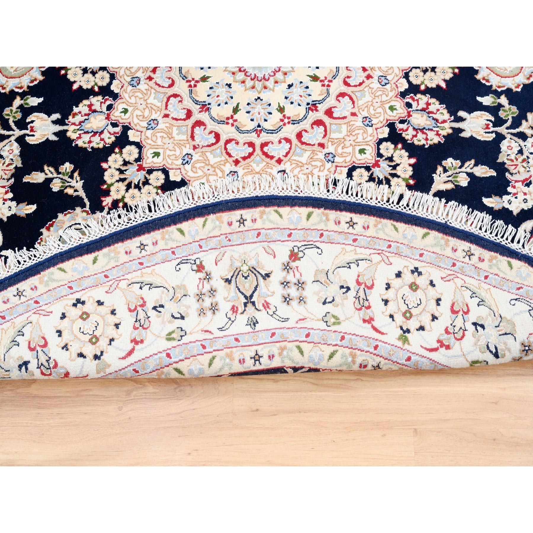 6'x6' Nain Blauer handgeknüpfter Teppich aus reiner Wolle mit Medaillonmuster in der Mitte 250 KPSI (Mittelalterlich) im Angebot