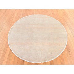 6'x6' runder, handgeknüpfter Teppich aus Wolle und Seide in Pfirsichfarbe mit modernem Grasmuster