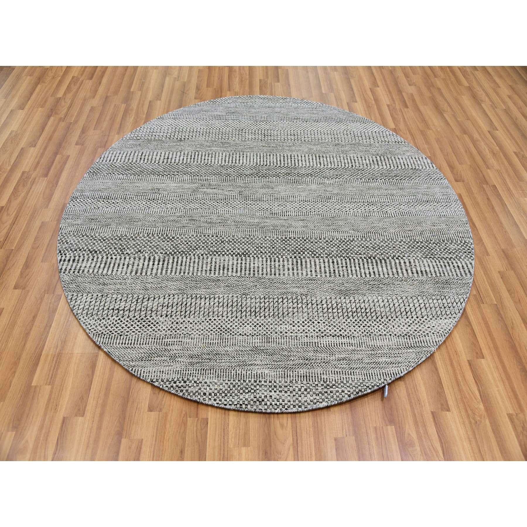 This is a truly genuine one-of-a-kind Undyed 100% Wool, Tone on Tone, Modern Grass Design, Hand Knotted, Oriental Rug. It has been Knotted for months and months in the centuries-old weaving craftsmanship techniques by artisans.
Primary materials: