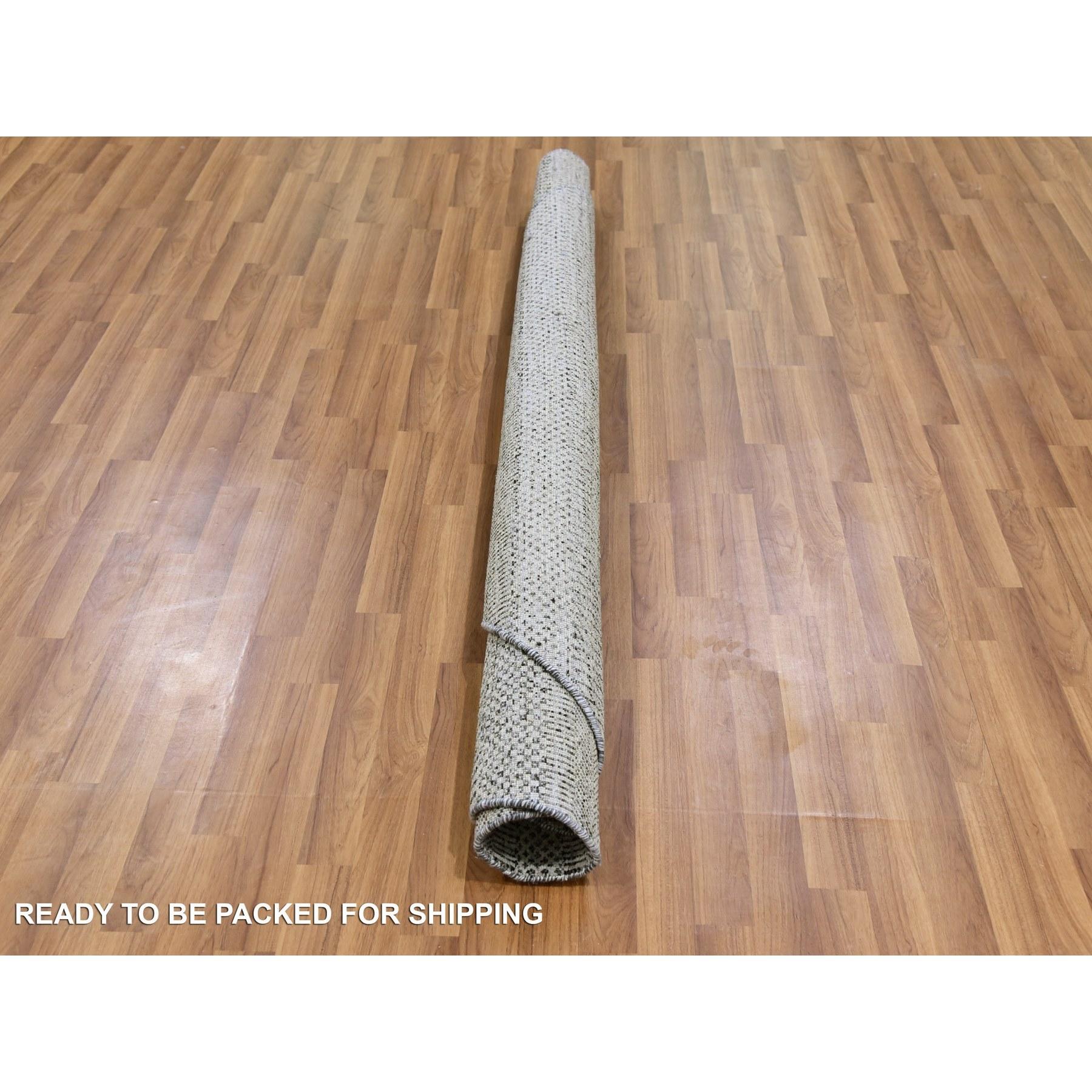6'x6' Perfect Gray Undyed Wool Modern Grass Design Hand Knotted Round Rug (Handgeknüpft) im Angebot