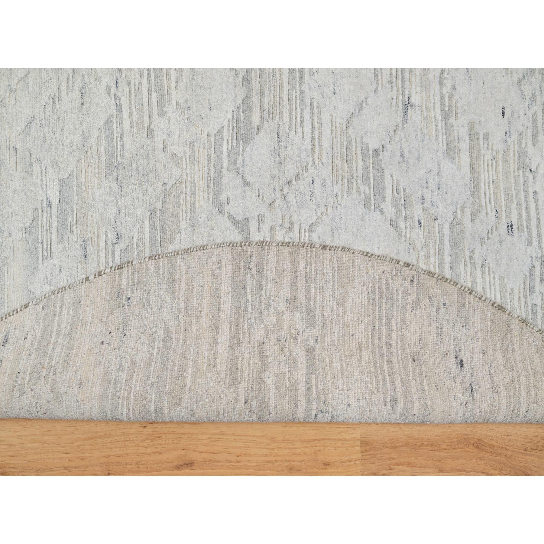 6'x6' Platingrauer, moderner, handgeknüpfter, runder Teppich aus unbefärbter natürlicher Wolle (Moderne) im Angebot