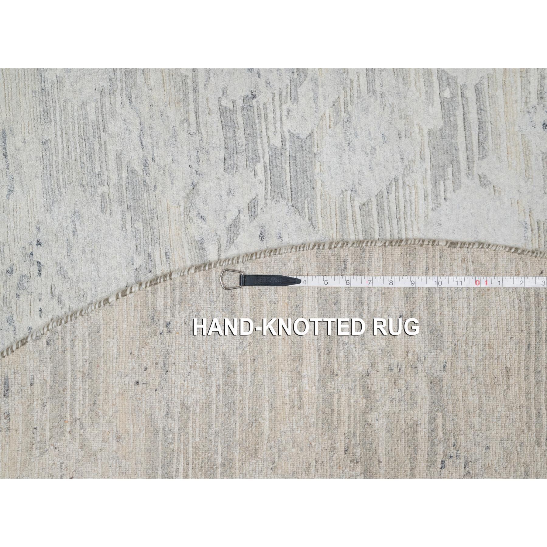 6'x6' Platingrauer, moderner, handgeknüpfter, runder Teppich aus unbefärbter natürlicher Wolle im Angebot 1