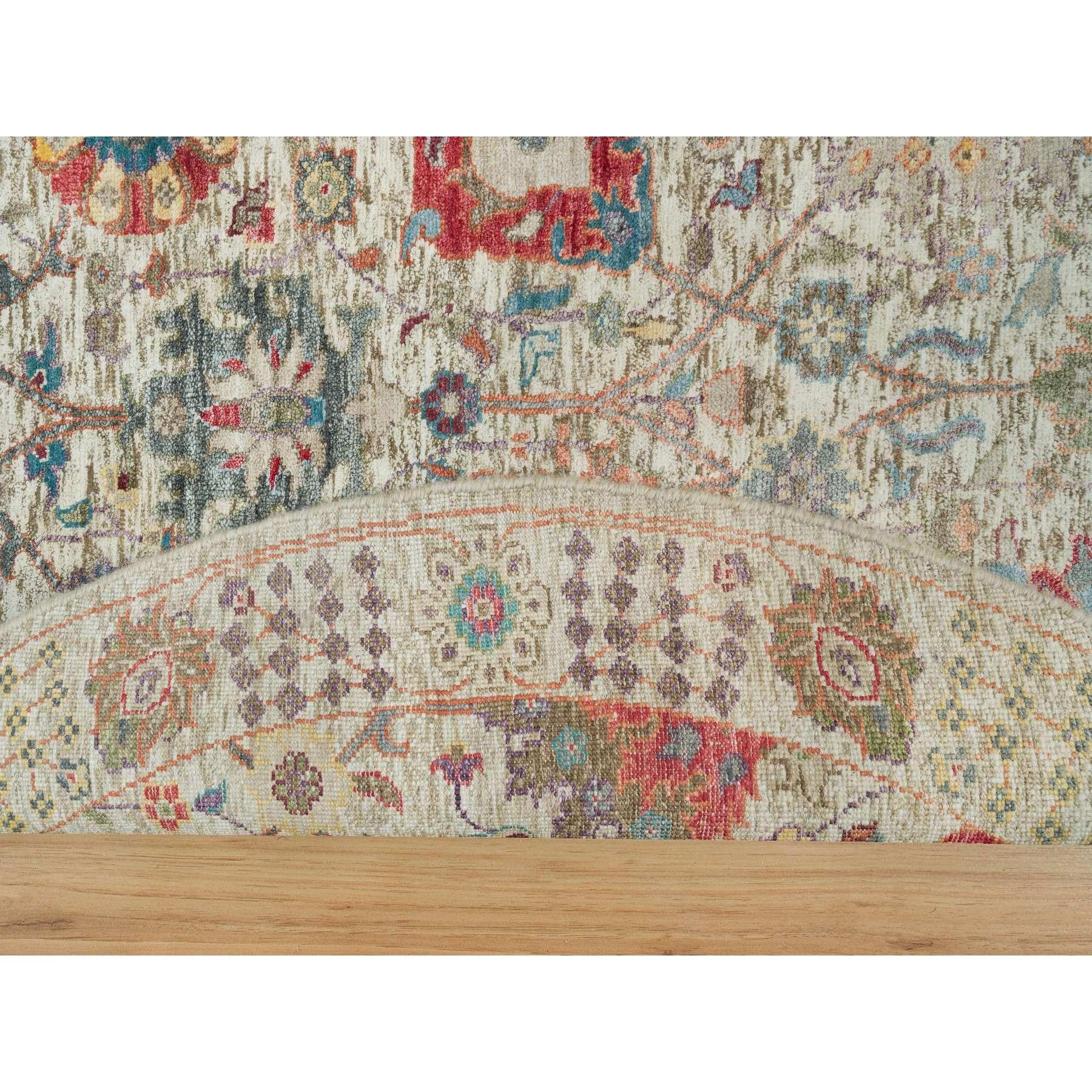 6'x6' Porzellan Weiß Seide und Wolle Handgeknüpfter runder Tebraz-Vase Tebraz-Teppich aus Porzellan (Tabriz) im Angebot
