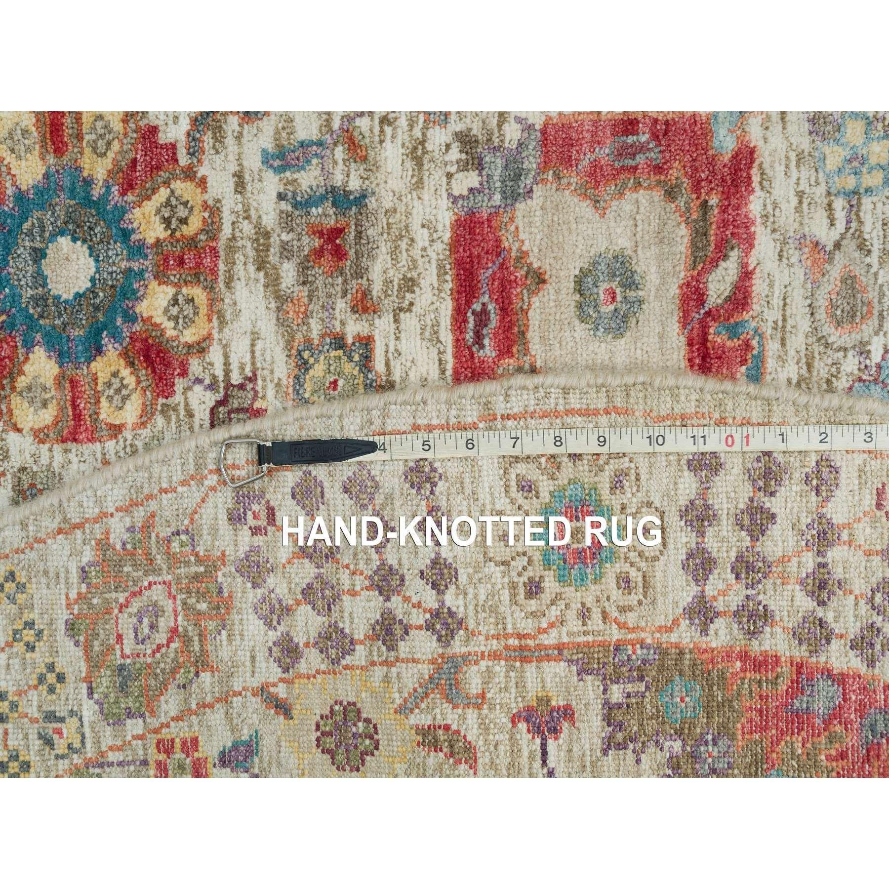 6'x6' Porzellan Weiß Seide und Wolle Handgeknüpfter runder Tebraz-Vase Tebraz-Teppich aus Porzellan im Angebot 2