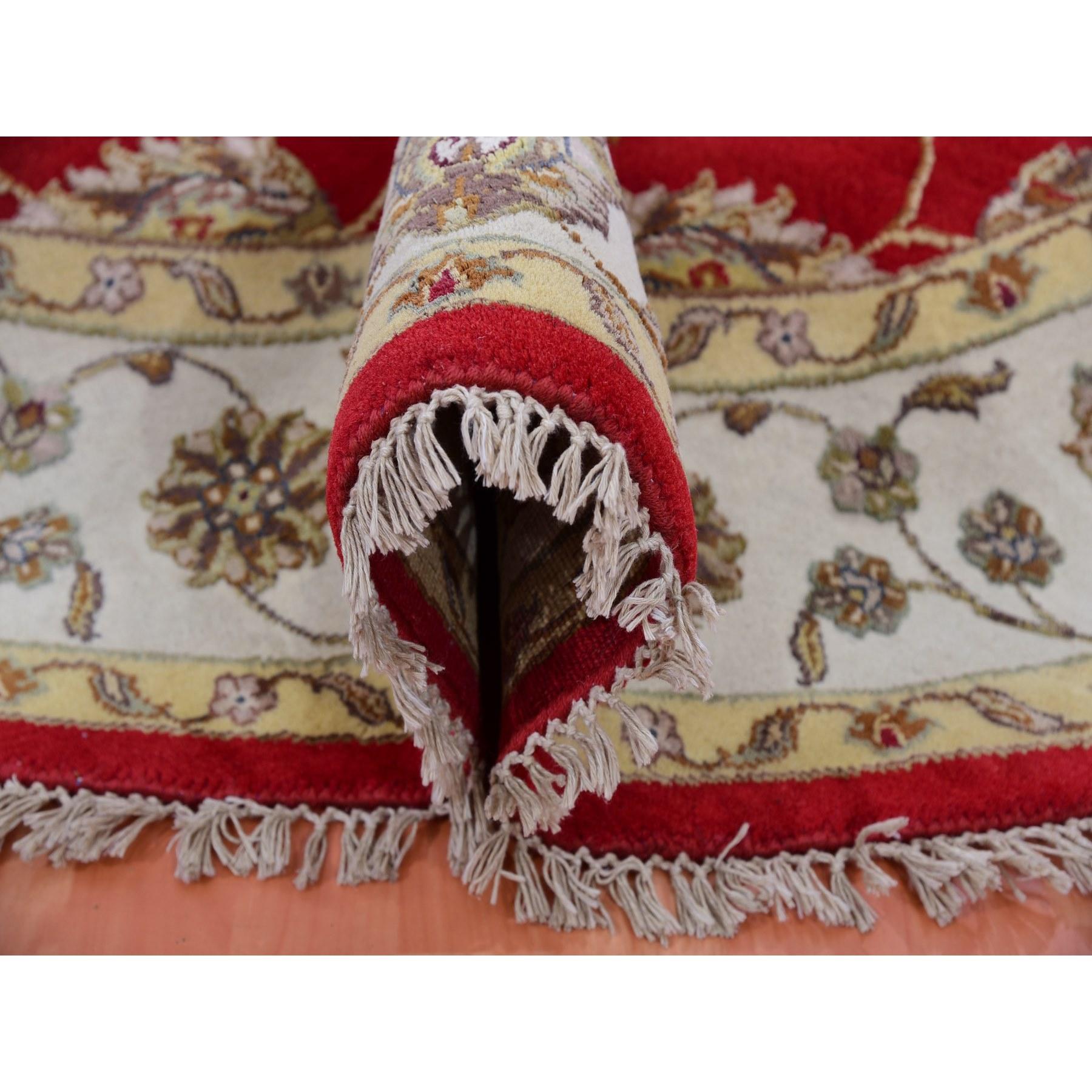 Noué à la main 6'x6' Tapis rond en laine et soie rouge Rajasthan All Over Pattern noué à la main en vente