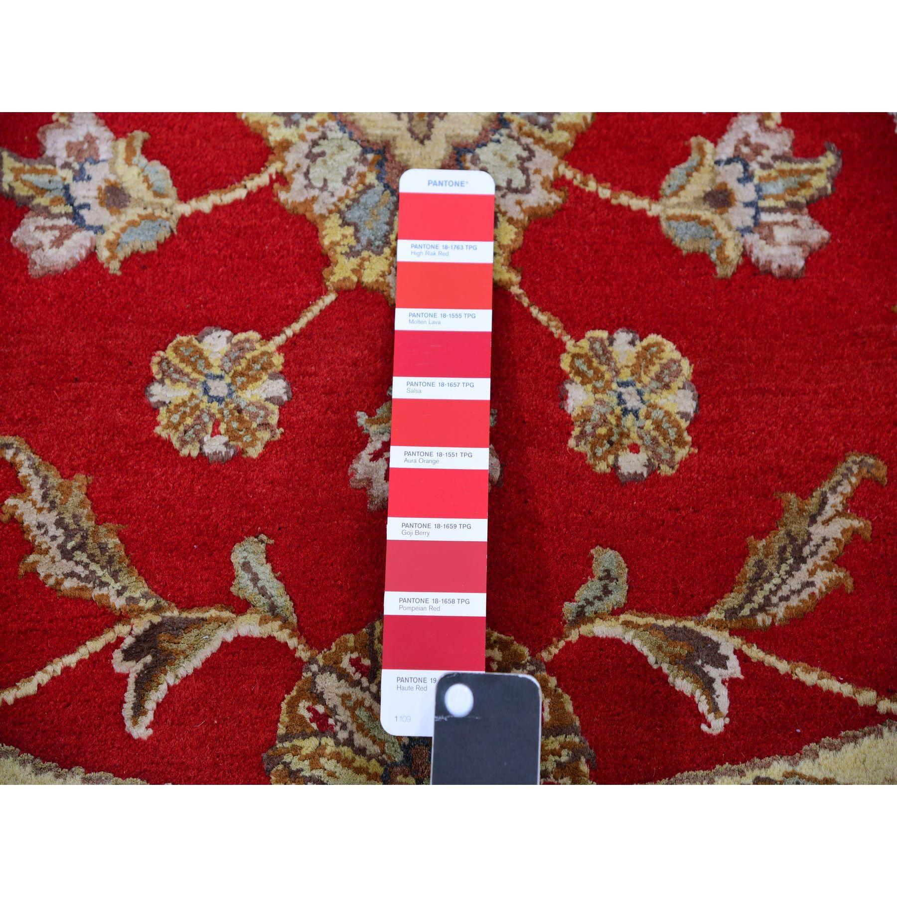 XXIe siècle et contemporain 6'x6' Tapis rond en laine et soie rouge Rajasthan All Over Pattern noué à la main en vente
