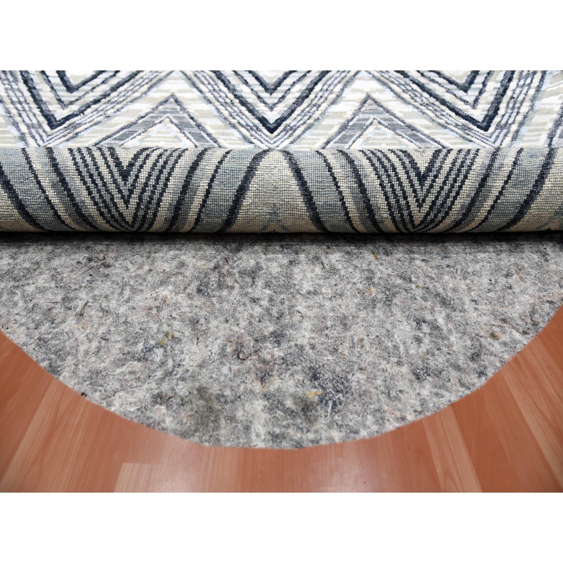 Moderno Tappeto rotondo Chevron Design Modern in Lana e Pura Seta Annodato a Mano 6'x6' in vendita