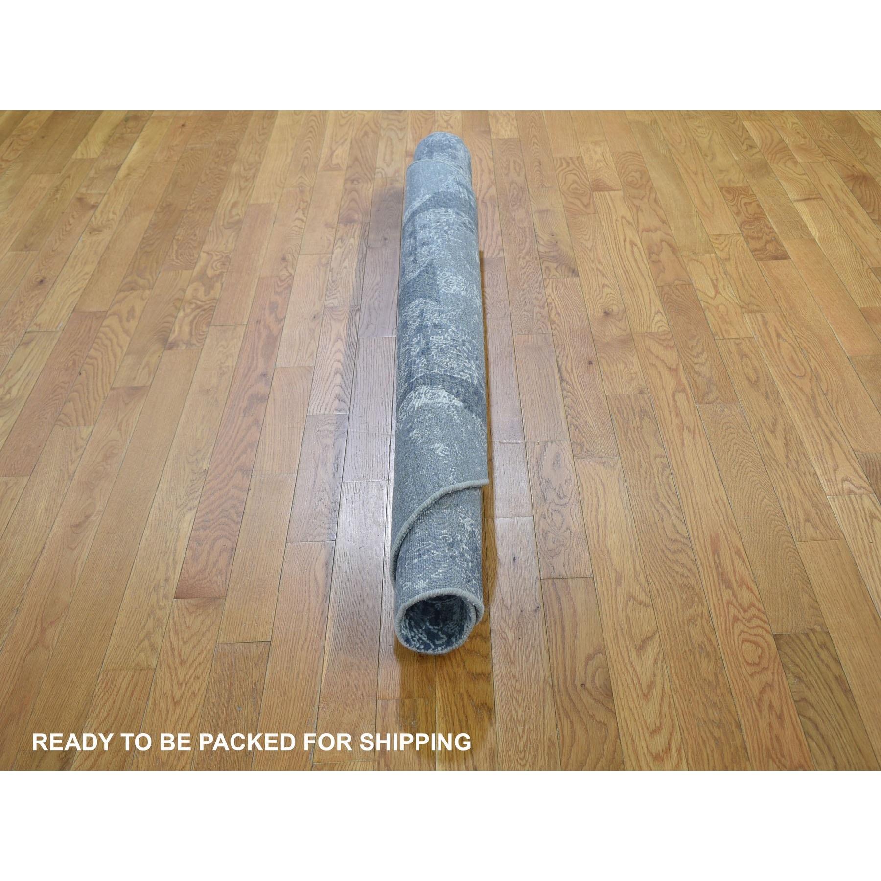 Hand-Knotted 6'x6' Round Gray Wool And Pure Silk Jewellery Design Hand Knotted Rug For Sale