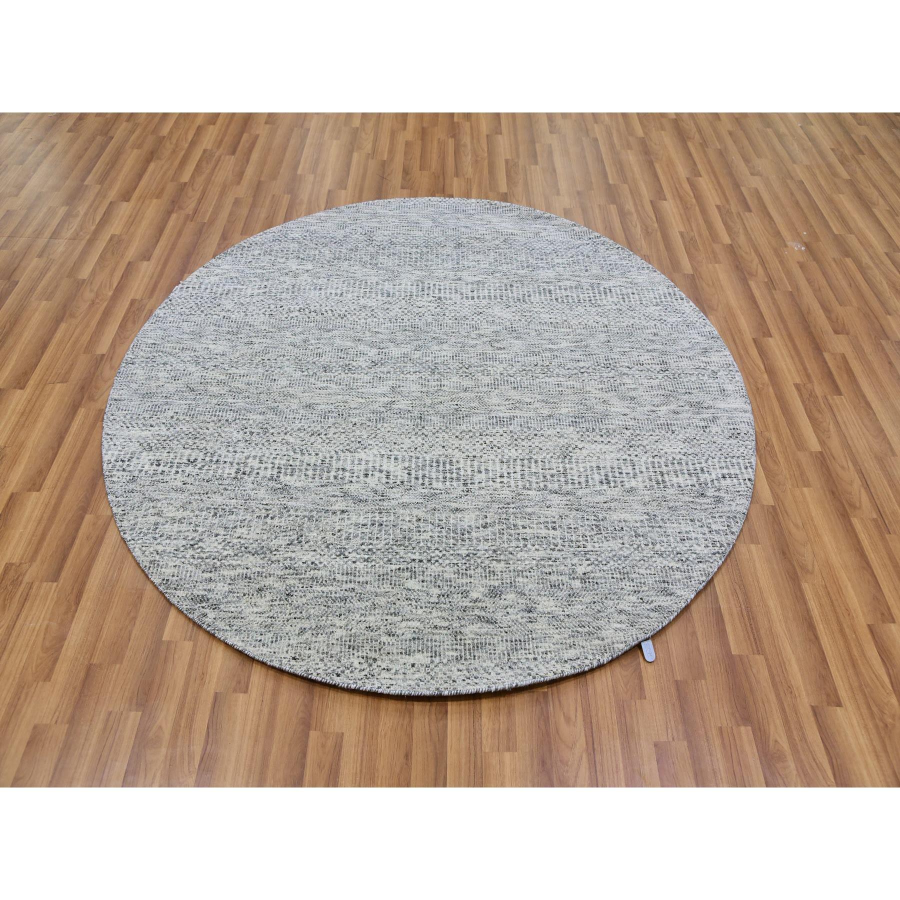This is a truly genuine one-of-a-kind Undyed 100% Wool, Tone on Tone, Modern Grass Design, Hand Knotted, Oriental Rug. It has been Knotted for months and months in the centuries-old weaving craftsmanship techniques by artisans.
Primary materials: