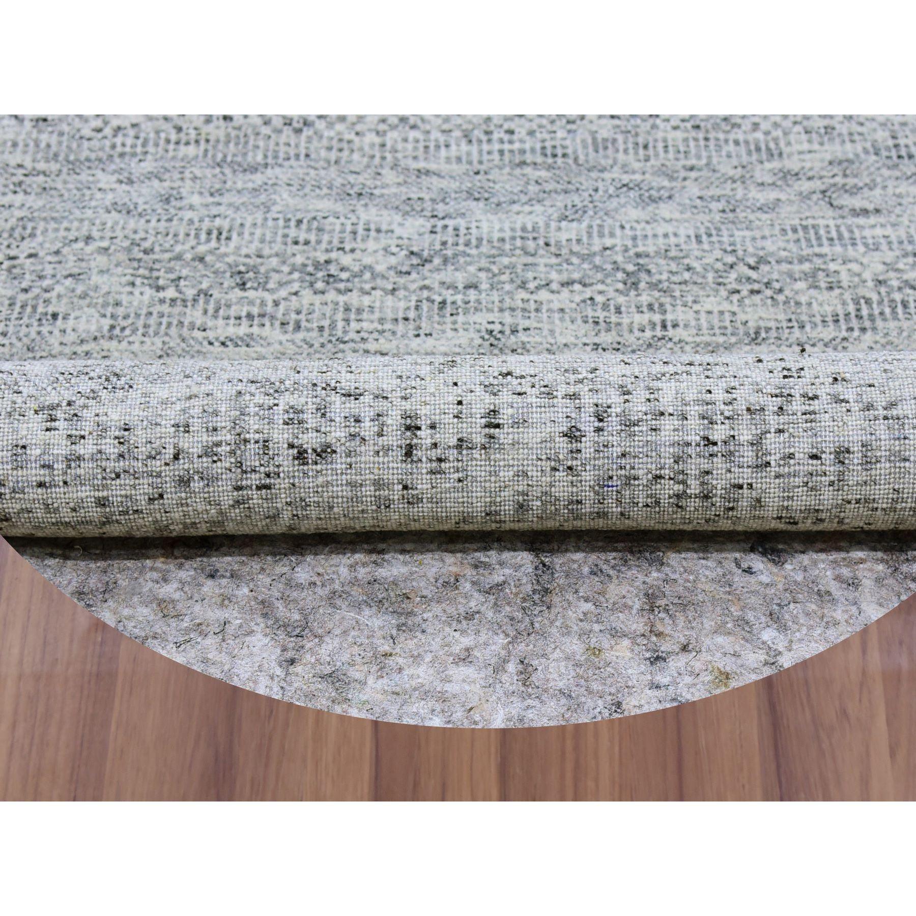6'x6' Silver Chalice Gray Undyed Wool Grass Design Hand Knotted Round Rug (Moderne) im Angebot