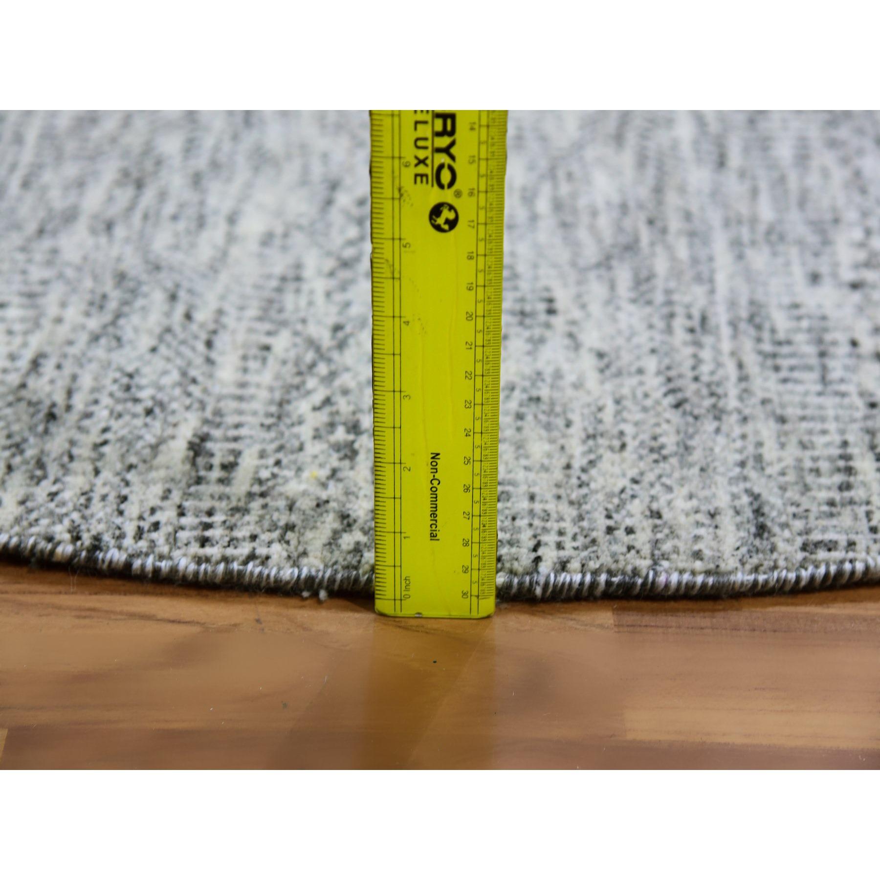 6'x6' Silver Chalice Gray Undyed Wool Grass Design Hand Knotted Round Rug im Zustand „Neu“ im Angebot in Carlstadt, NJ